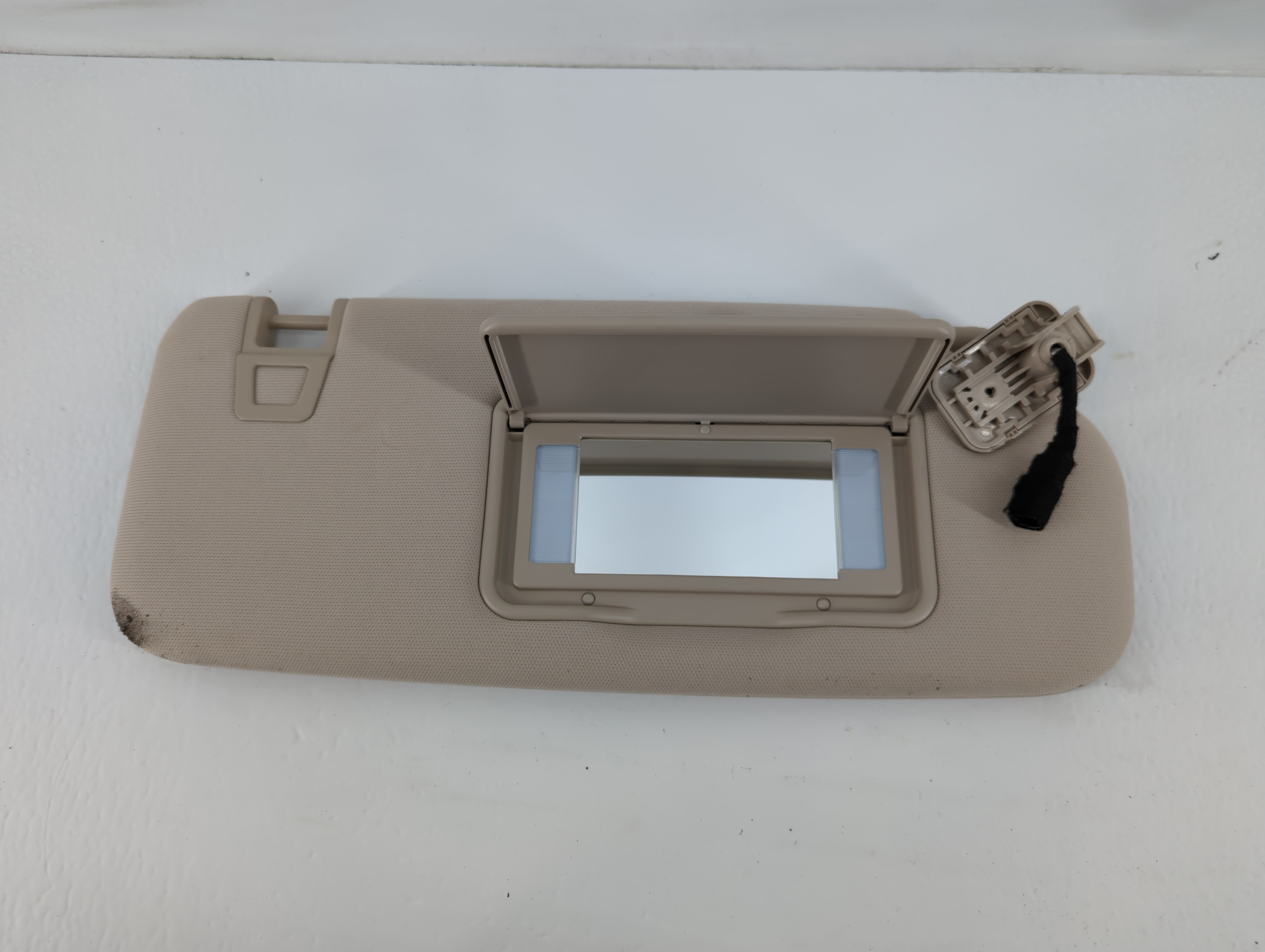 2023 Ford Explorer Passenger Sun Visor Mirror Right Sunvisor Beige 749506 - Oemusedautoparts1.com