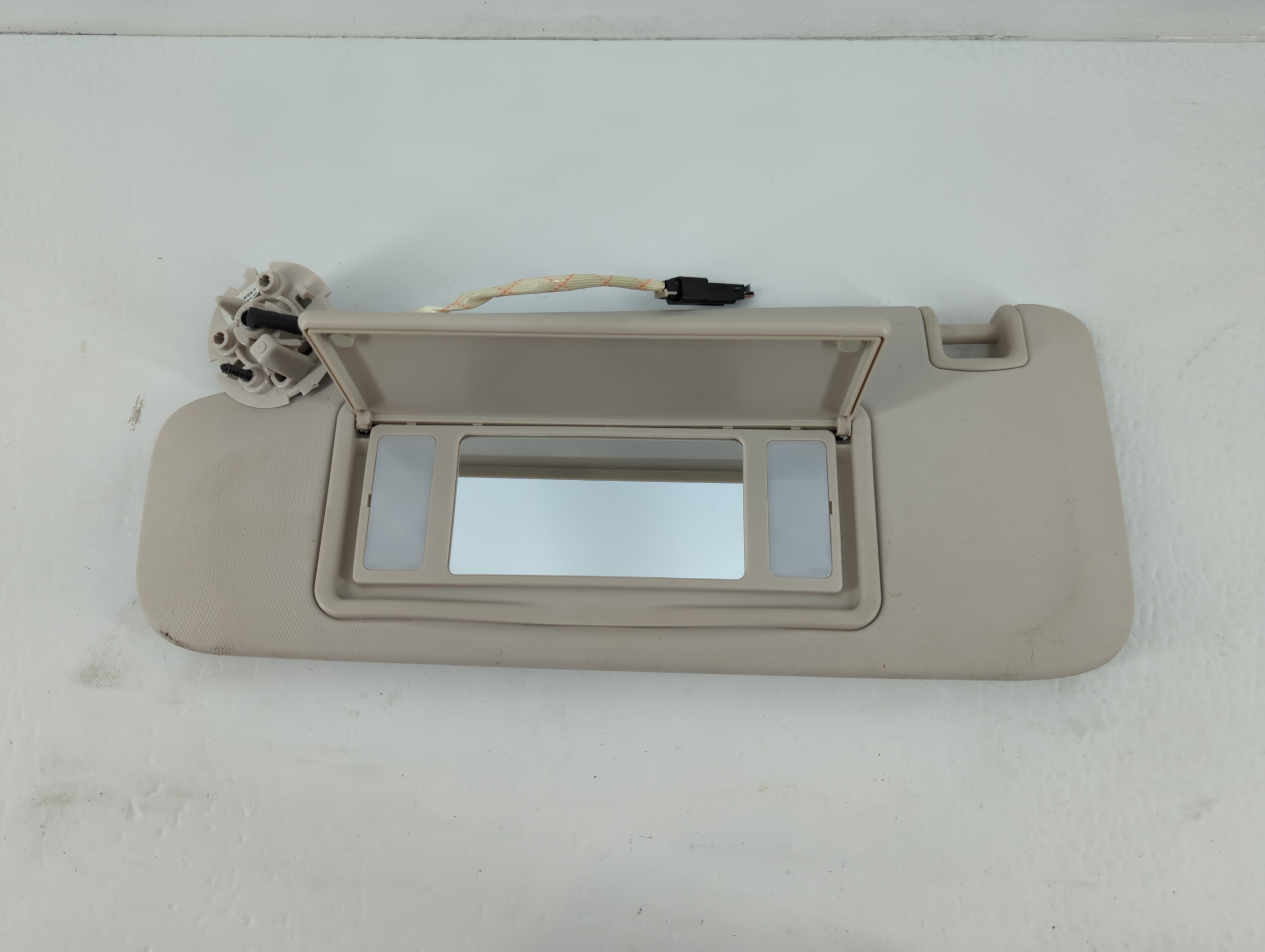 2018 Chevrolet Cruze Passenger Sun Visor Mirror Right Sunvisor Light Grey 749529 - Oemusedautoparts1.com