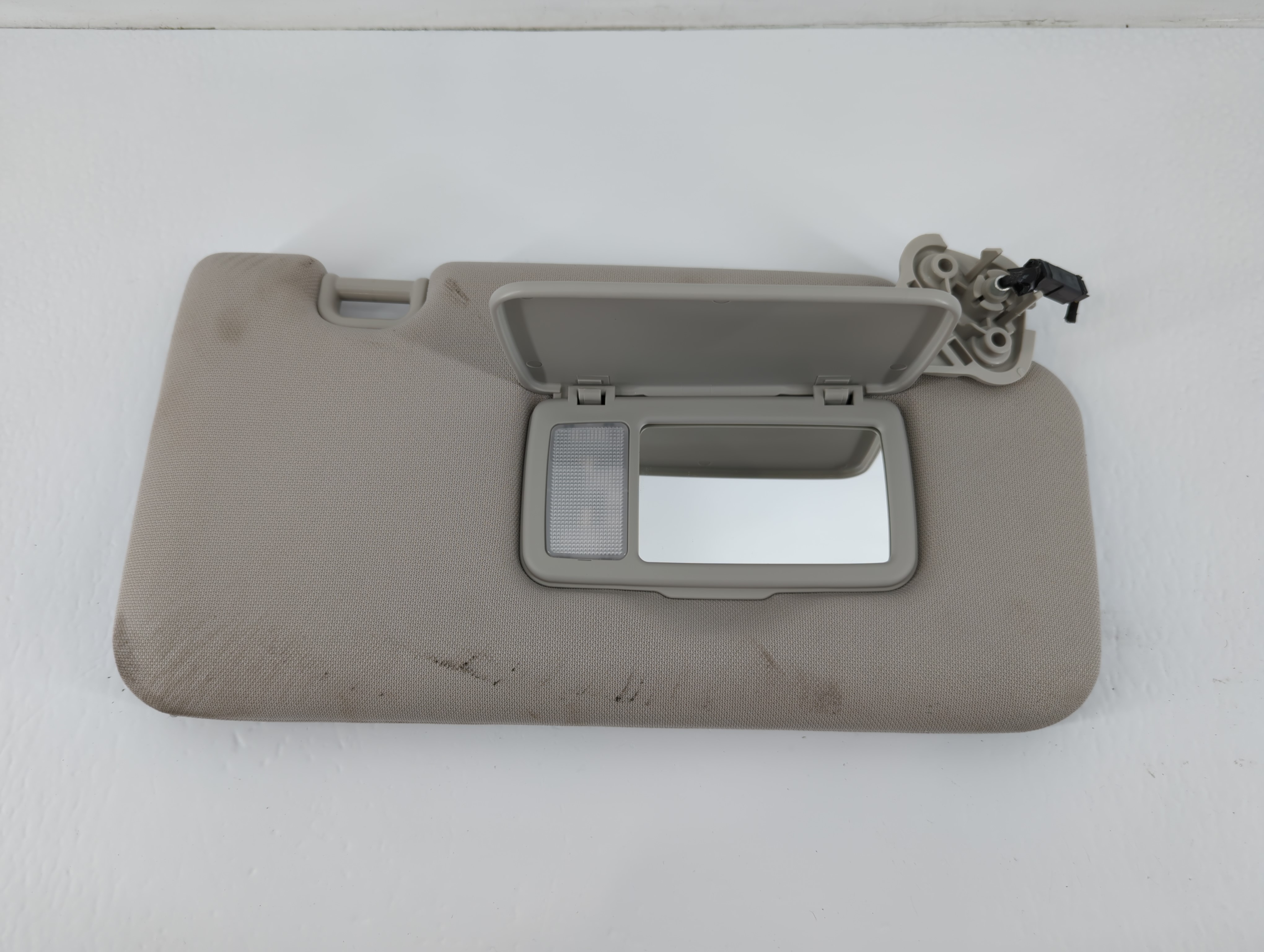 2023 Subaru Forester Passenger Sun Visor Mirror Right Sunvisor Grey 749602 - Oemusedautoparts1.com