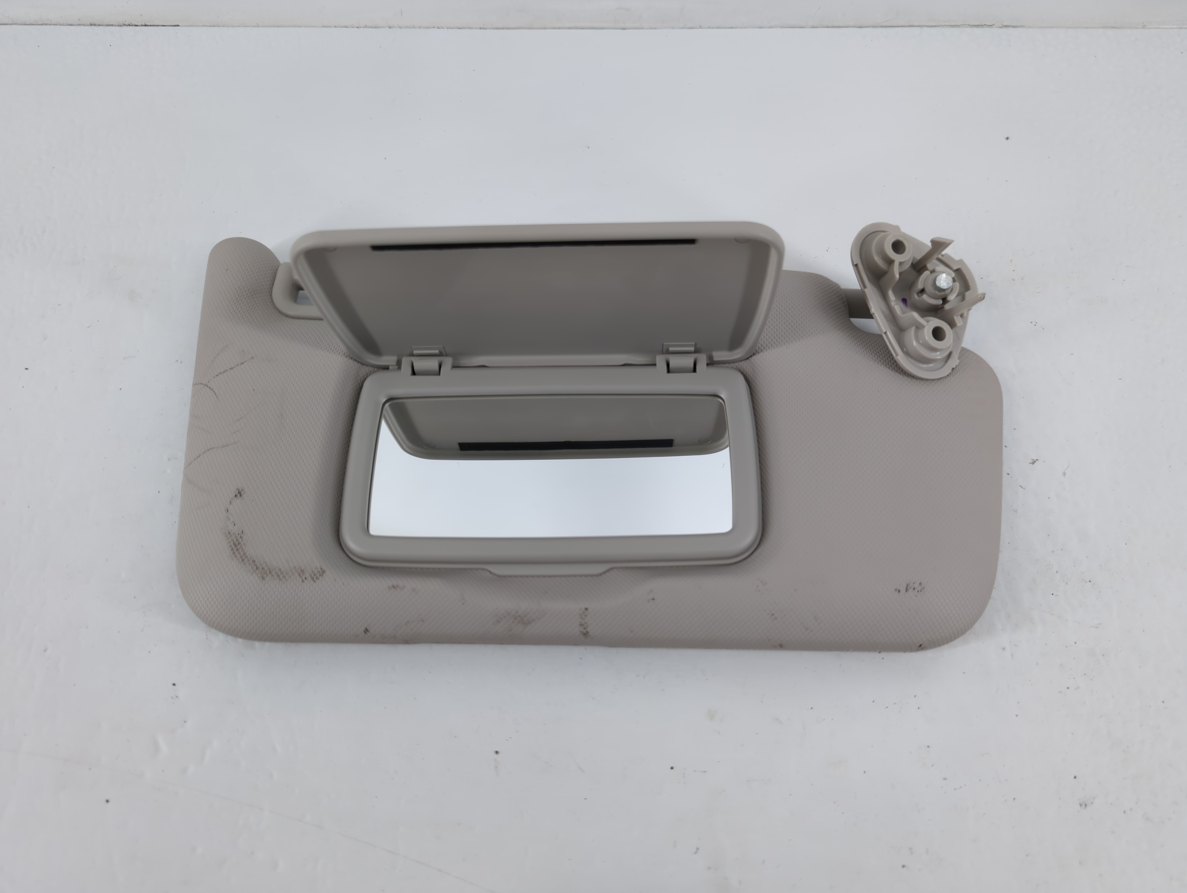 2021 Subaru Xv Passenger Sun Visor Mirror Right Sunvisor Grey 749658 - Oemusedautoparts1.com