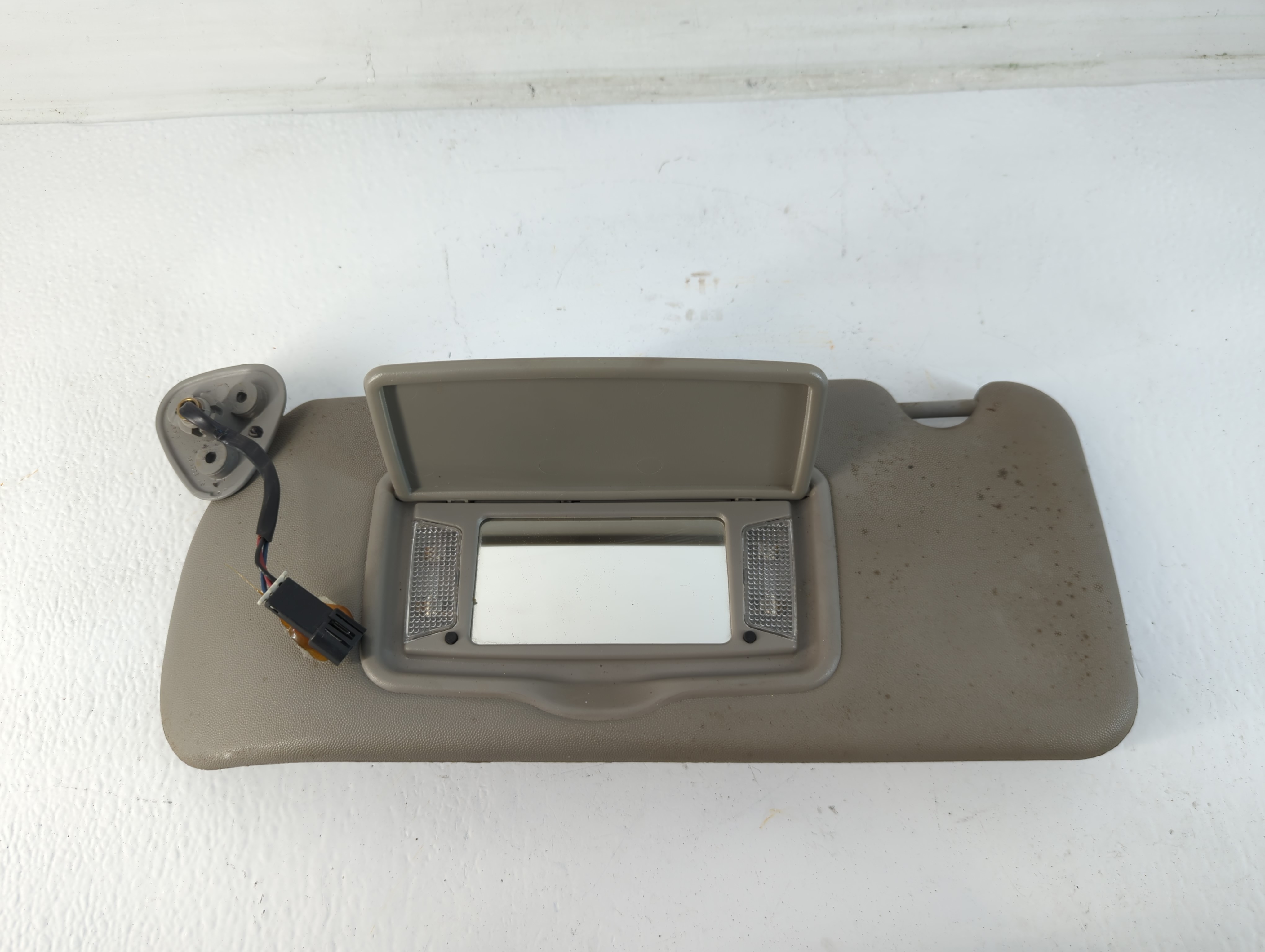2003-2007 Cadillac Cts Driver Sun Visor Mirror Left Sunvisor Grey 749935 - Oemusedautoparts1.com