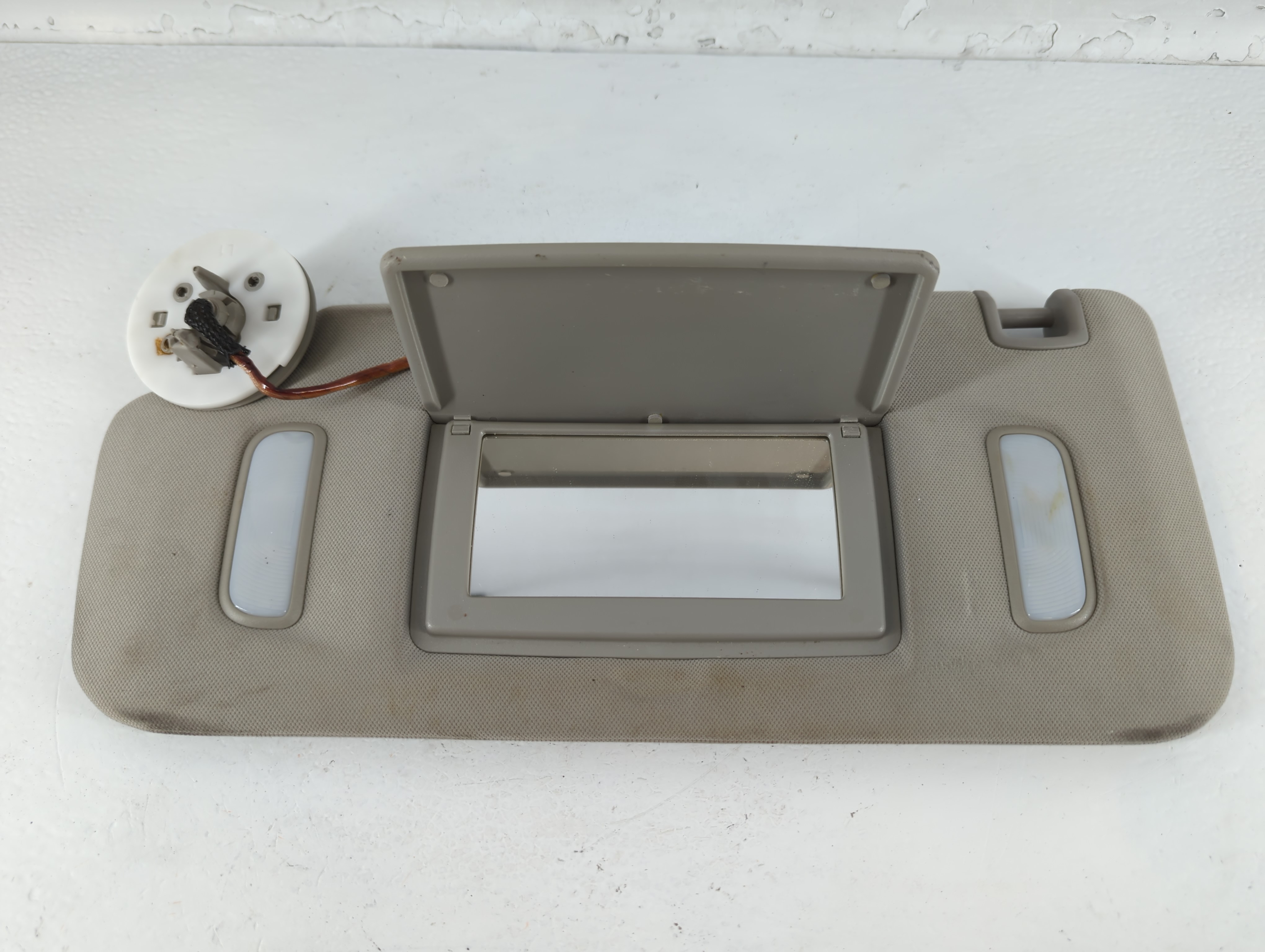 Saturn Outlook Driver Sun Visor Mirror Left Sunvisor Grey 750159 - Oemusedautoparts1.com