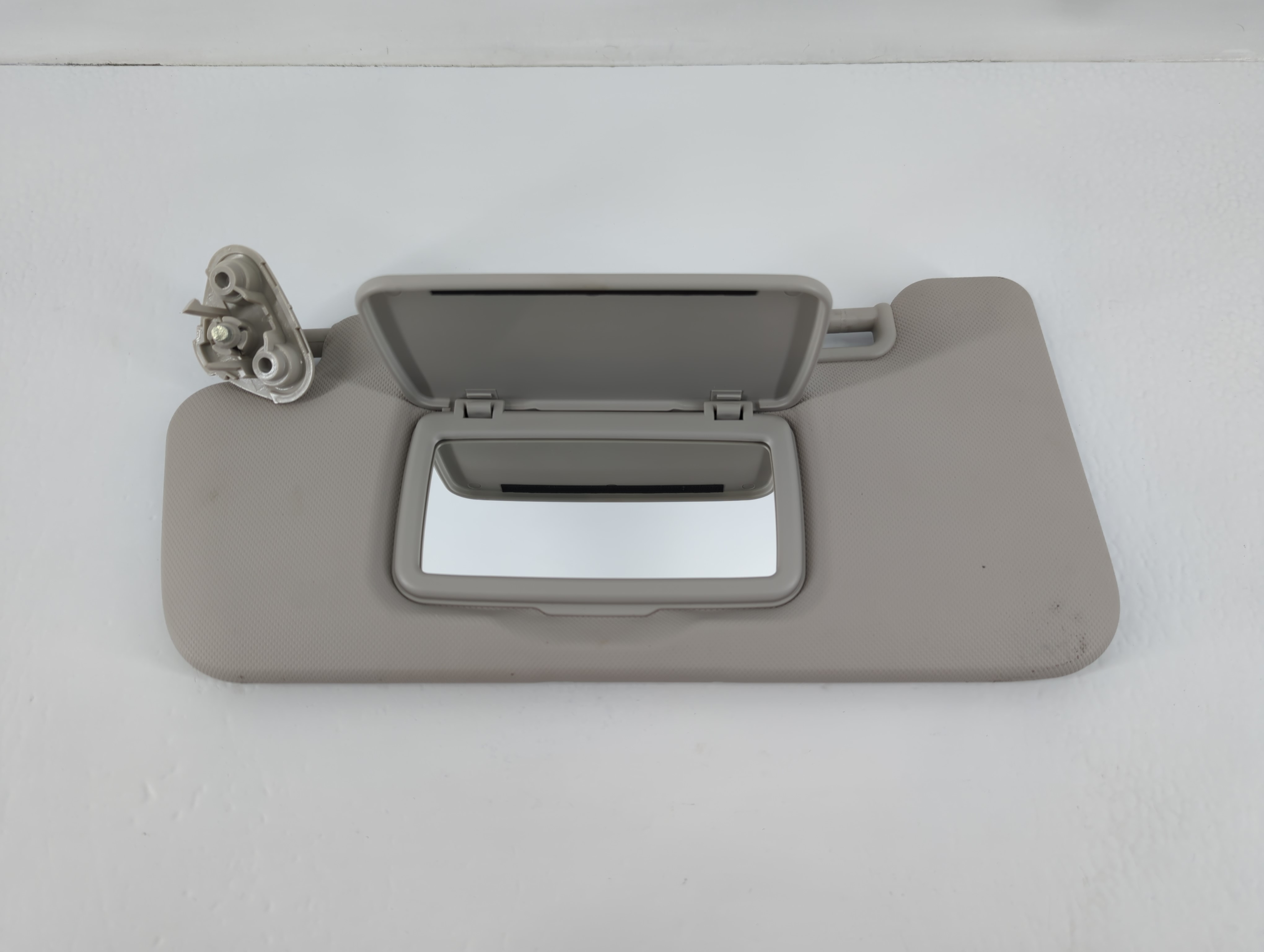 2018 Subaru Xv Passenger Sun Visor Mirror Right Sunvisor Grey 750831 - Oemusedautoparts1.com