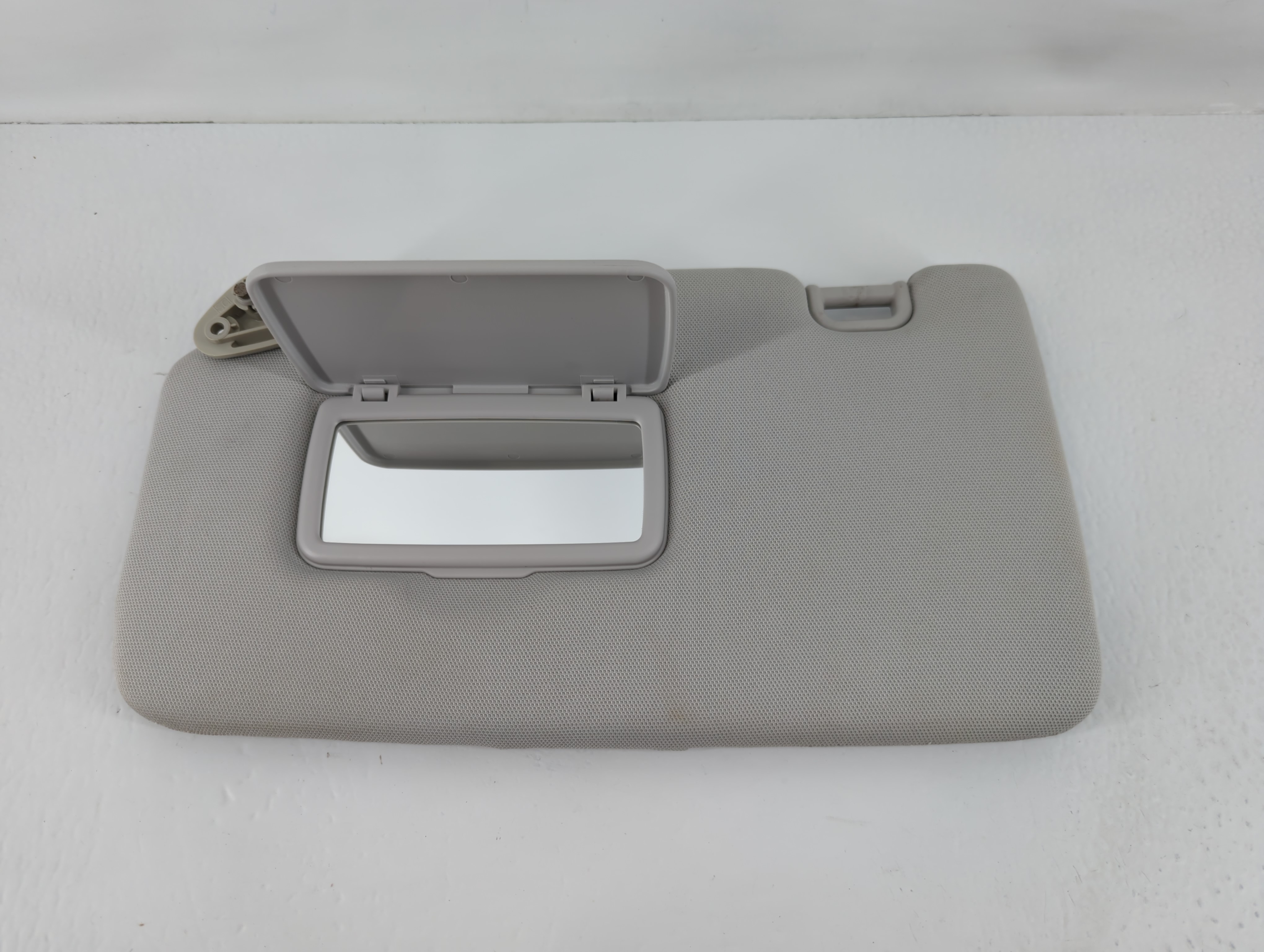 2014 Subaru Forester Driver Sun Visor Mirror Left Sunvisor Grey 752054 - Oemusedautoparts1.com