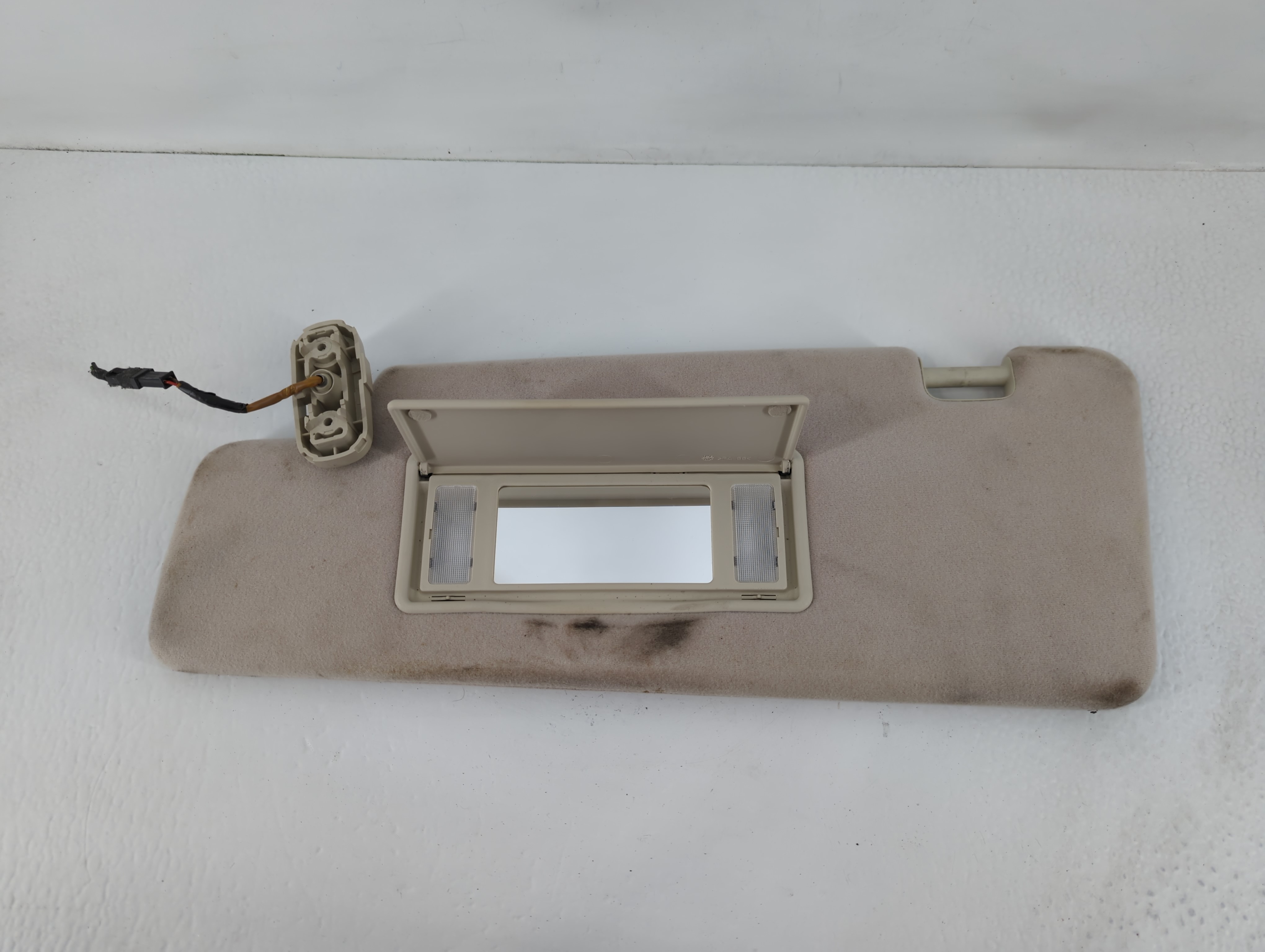 Picture of Nissan Rogue Sport Driver Sun Visor Mirror Left Sunvisor Grey 753627