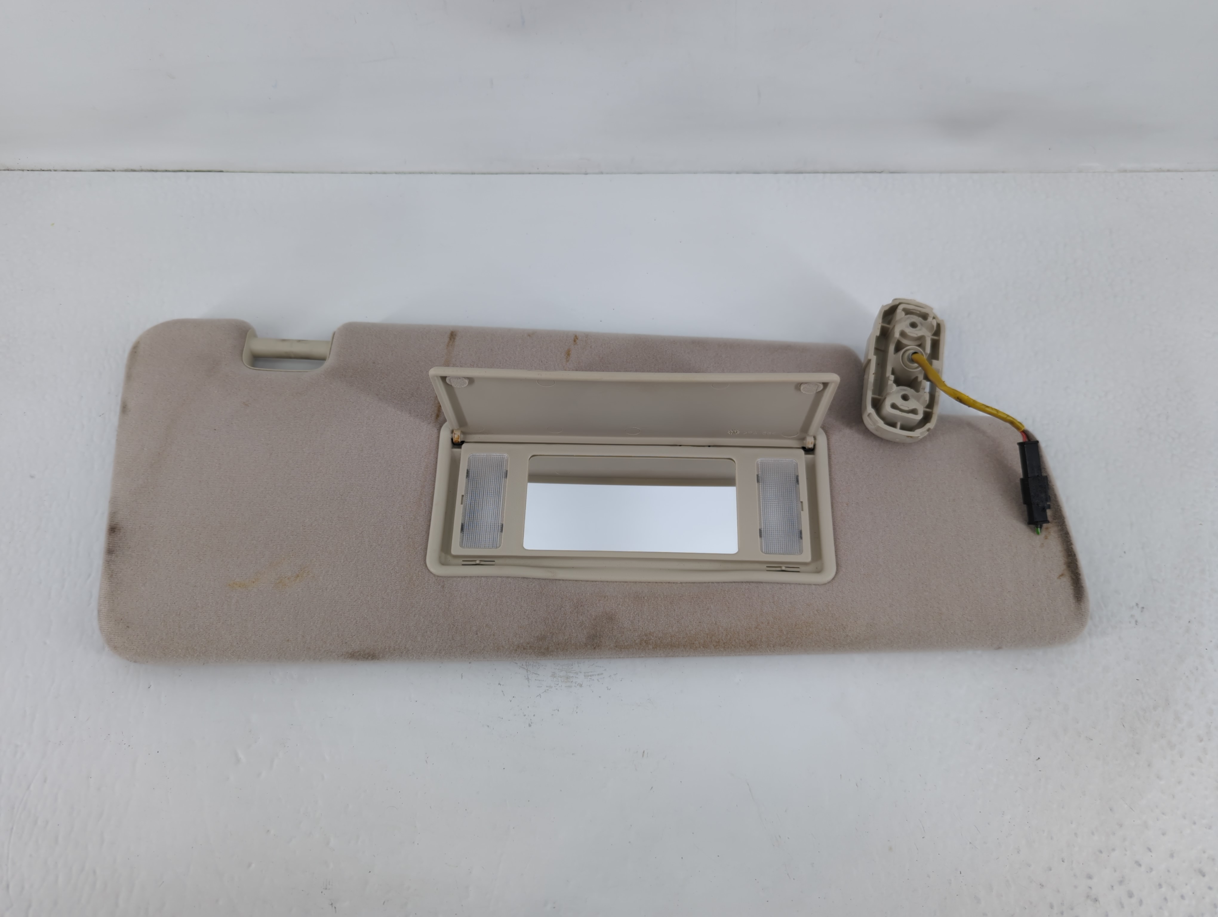 Picture of Nissan Rogue Sport Passenger Sun Visor Mirror Right Sunvisor Beige 753654