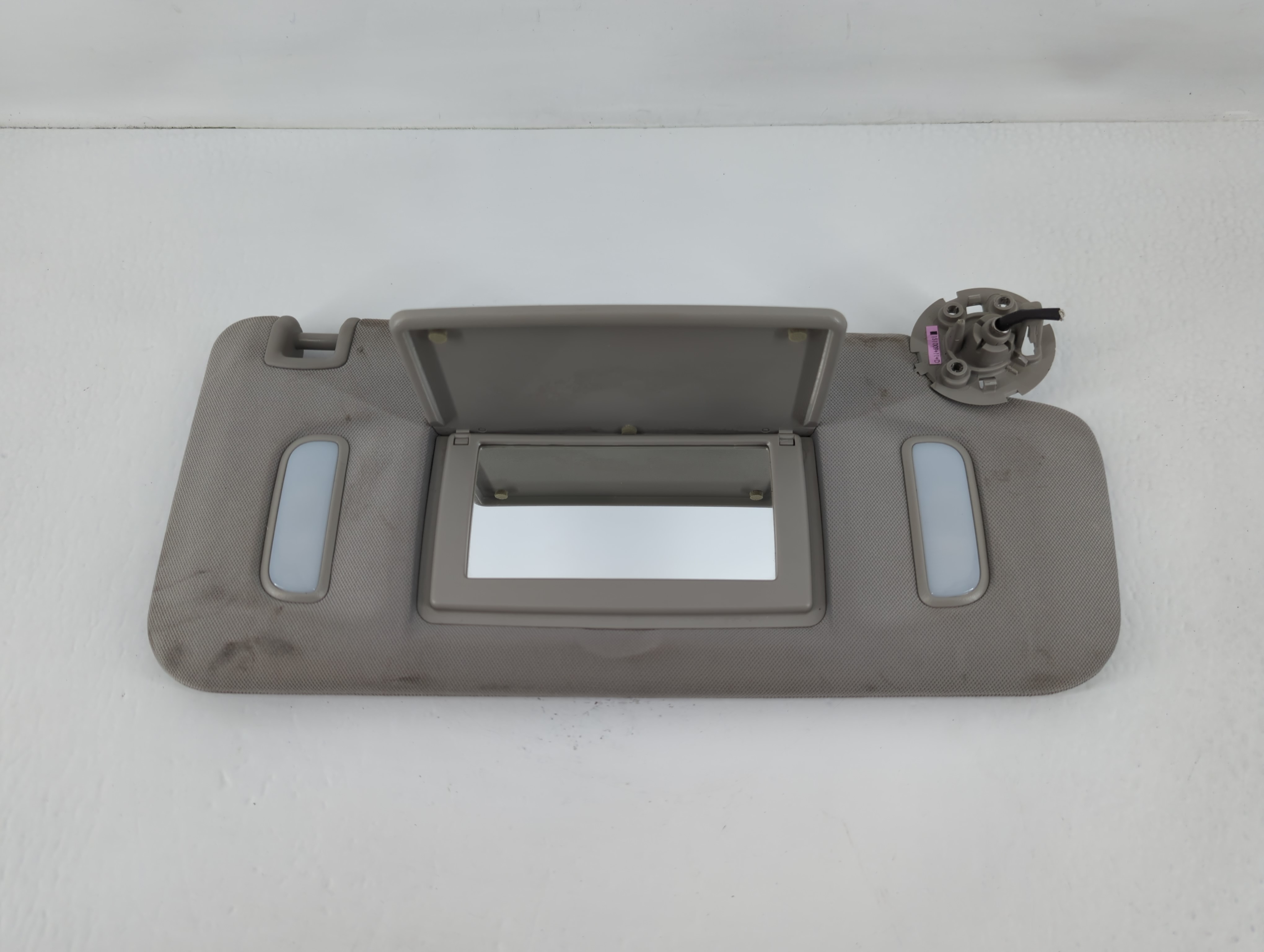 Chevrolet Traverse Driver Sun Visor Mirror Left Sunvisor Grey 753804 - Oemusedautoparts1.com