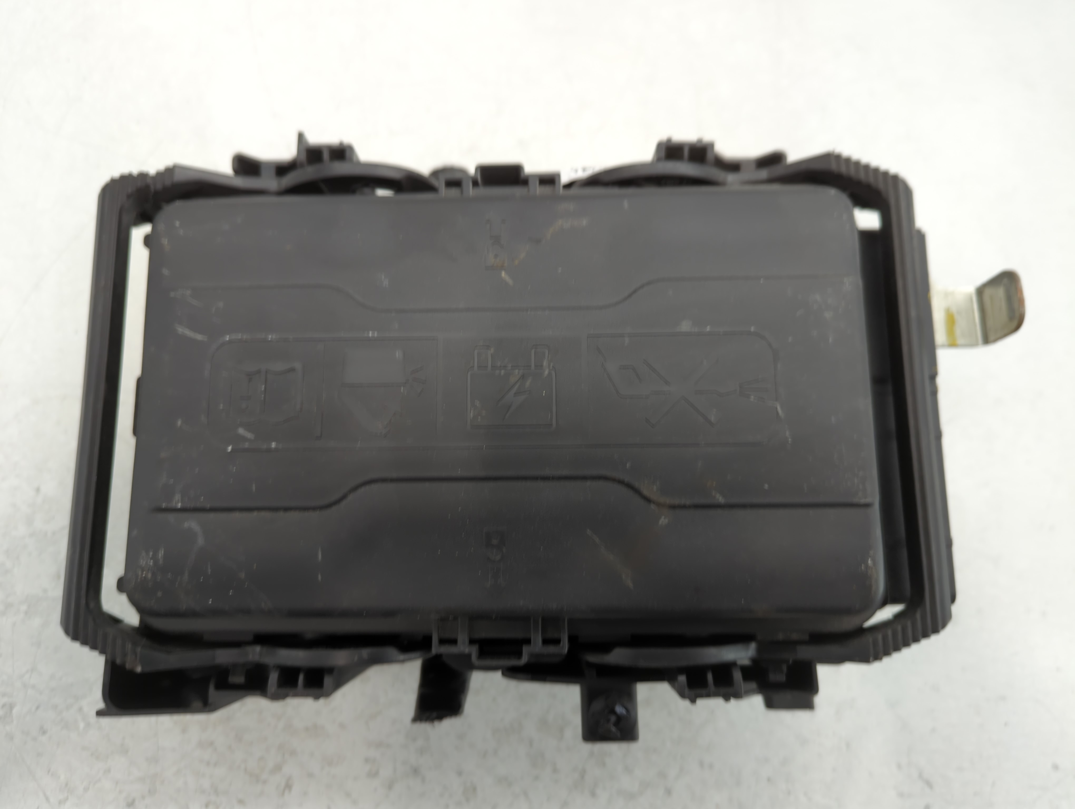 2022 Chevrolet Malibu Fusebox Fuse Box Relay Module 84950507_01 754289 - Oemusedautoparts1.com