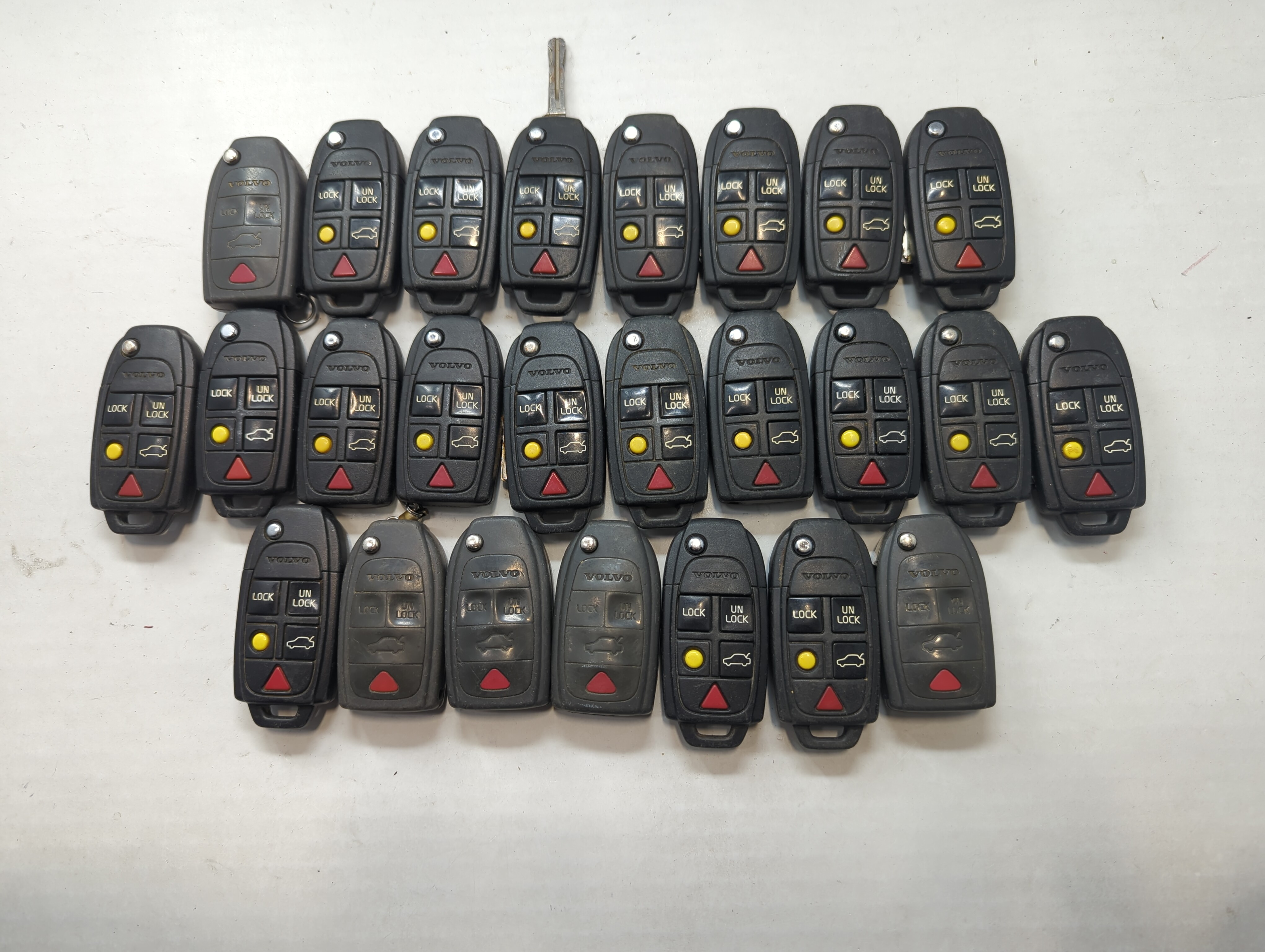 Picture of Lot of 25 Volvo Keyless Entry Remote Fob LQNP2T-APU 757500