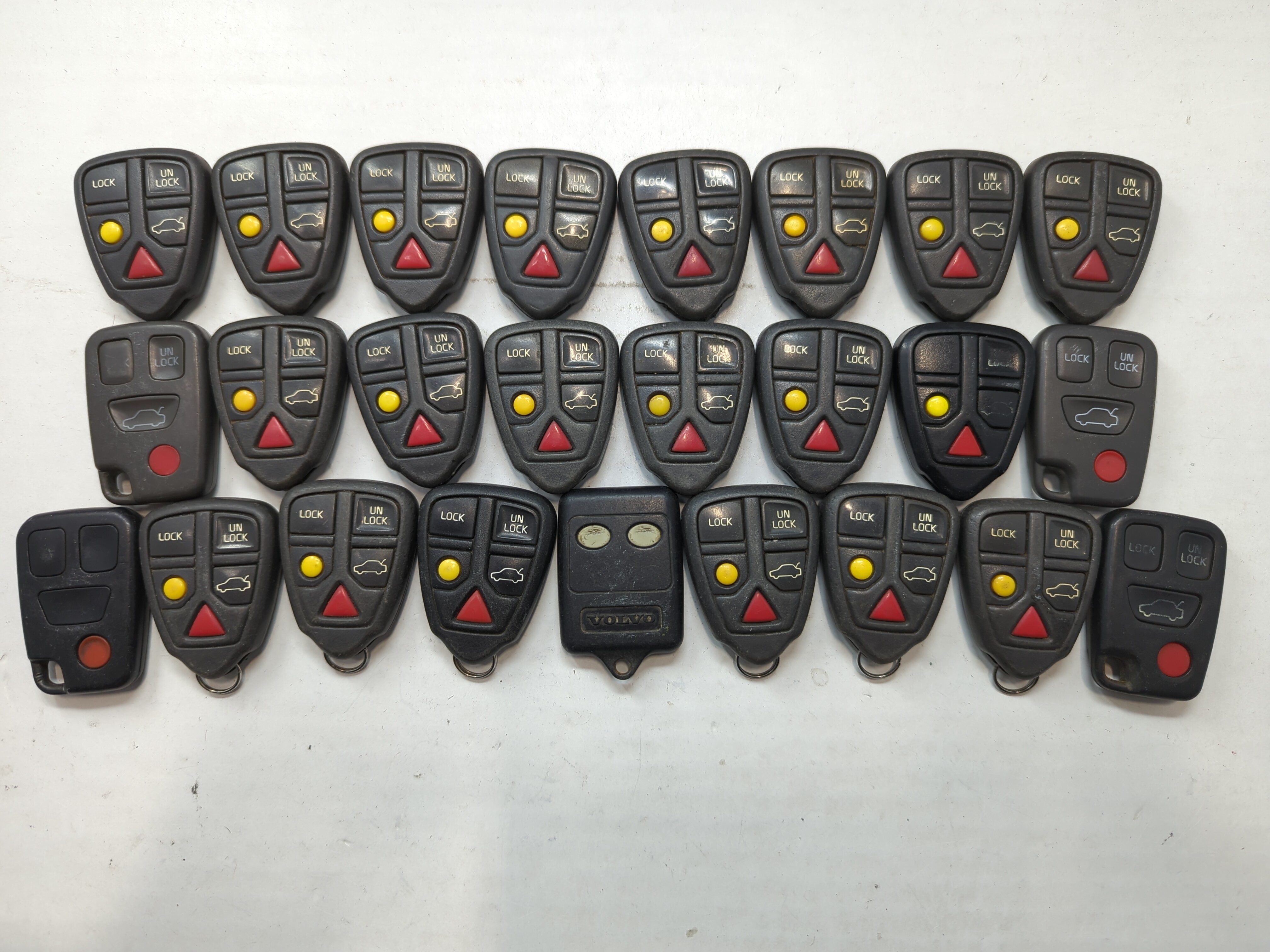 Picture of Lot of 25 Volvo Keyless Entry Remote Fob LQNP2T-APU MIXED PART NUMBERS 757547