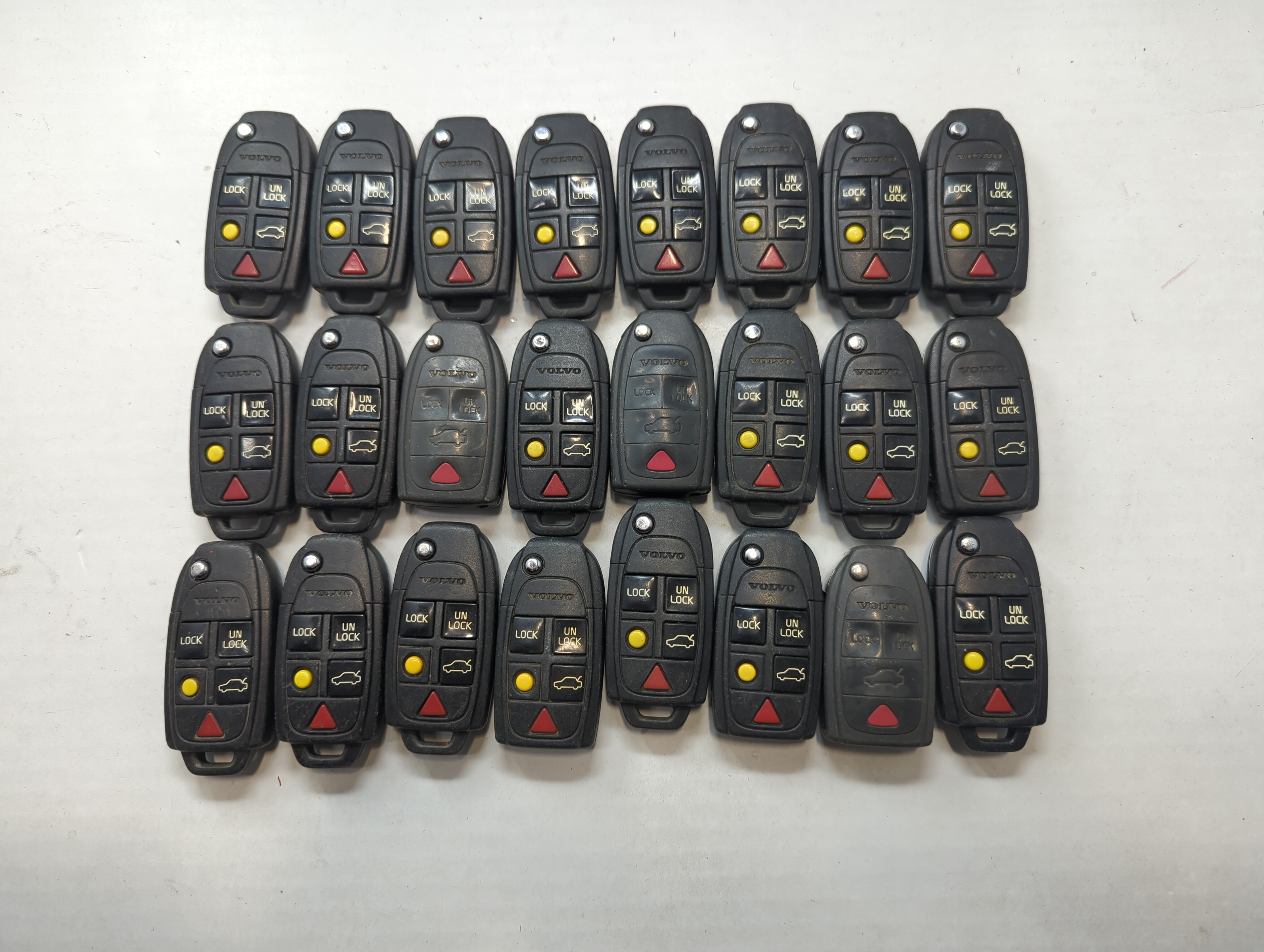 Picture of Lot of 24 Volvo Keyless Entry Remote Fob LQNP2T-APU 757549
