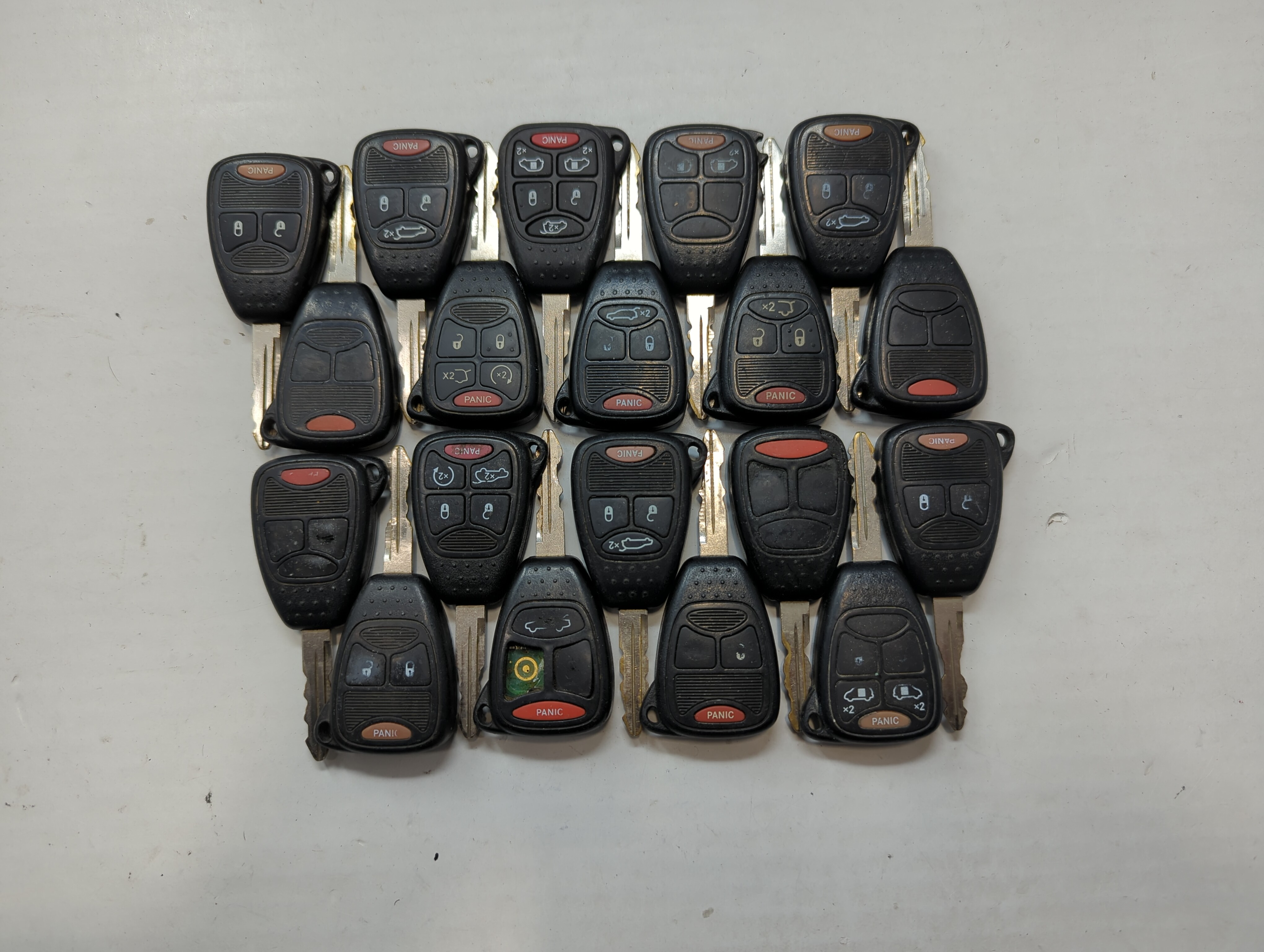 Lot of 20 Dodge Keyless Entry Remote Fob OHT692427AA | M3N5WY72XX MIXED 757631 - Oemusedautoparts1.com