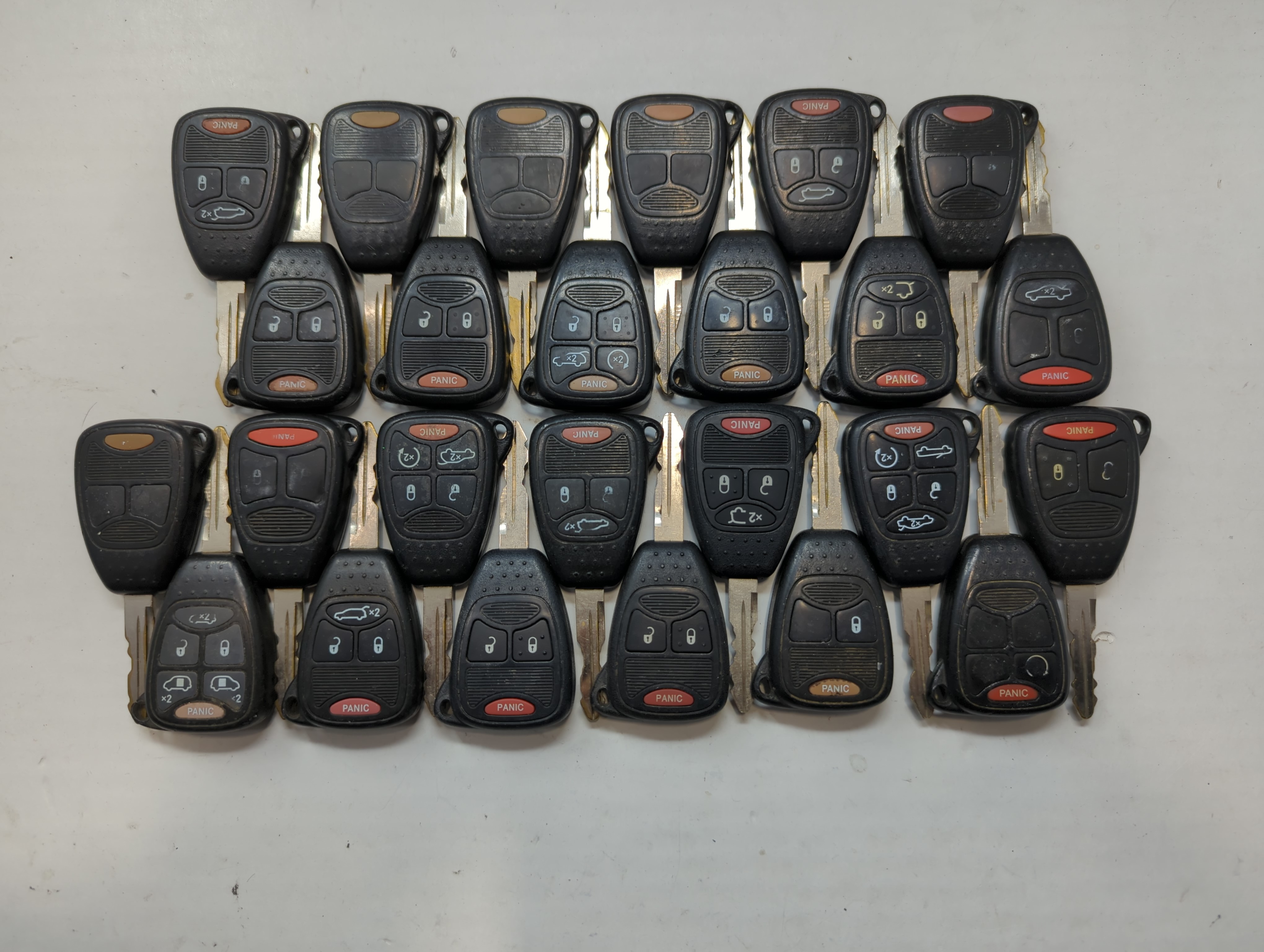 Lot of 25 Dodge Keyless Entry Remote Fob OHT692427AA | M3N5WY72XX MIXED 757633 - Oemusedautoparts1.com