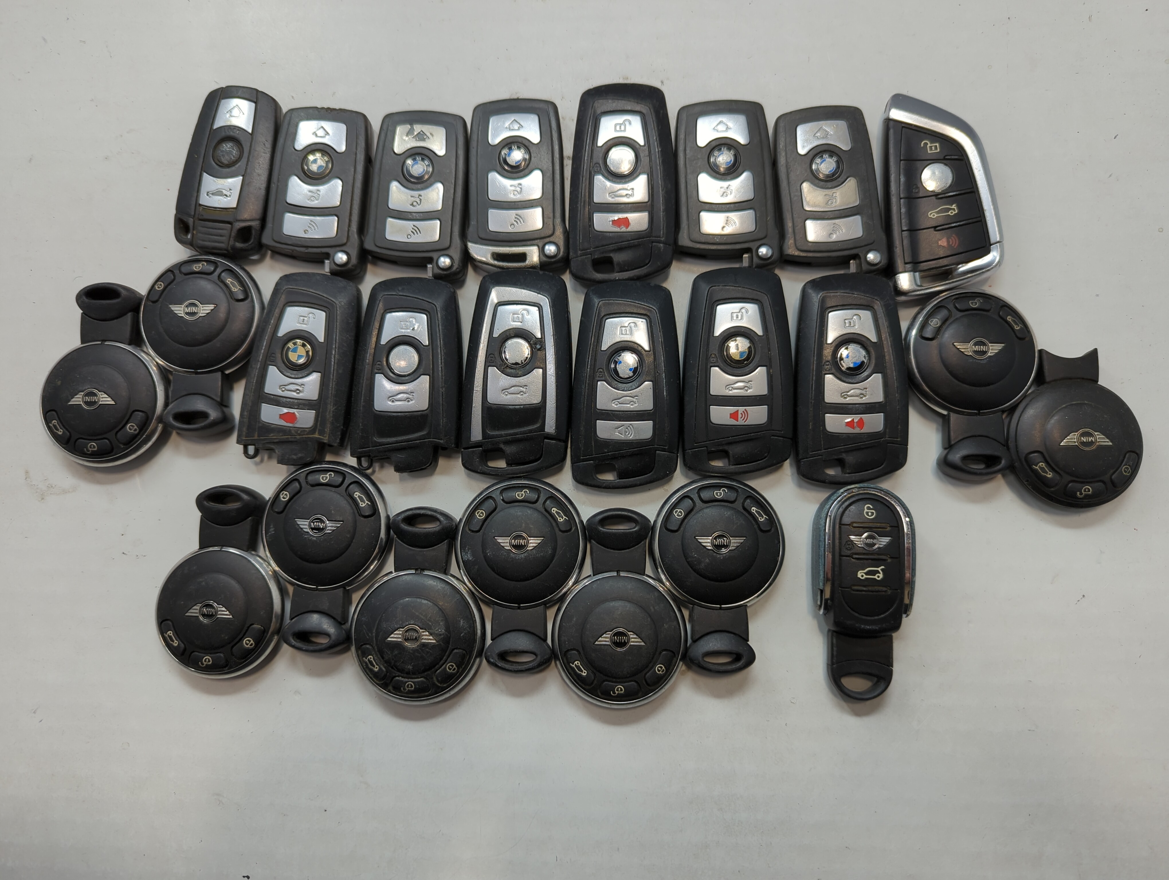 Lot of 25 Bmw Keyless Entry Remote Fob MIXED FCC IDS MIXED PART NUMBERS 757646 - Oemusedautoparts1.com