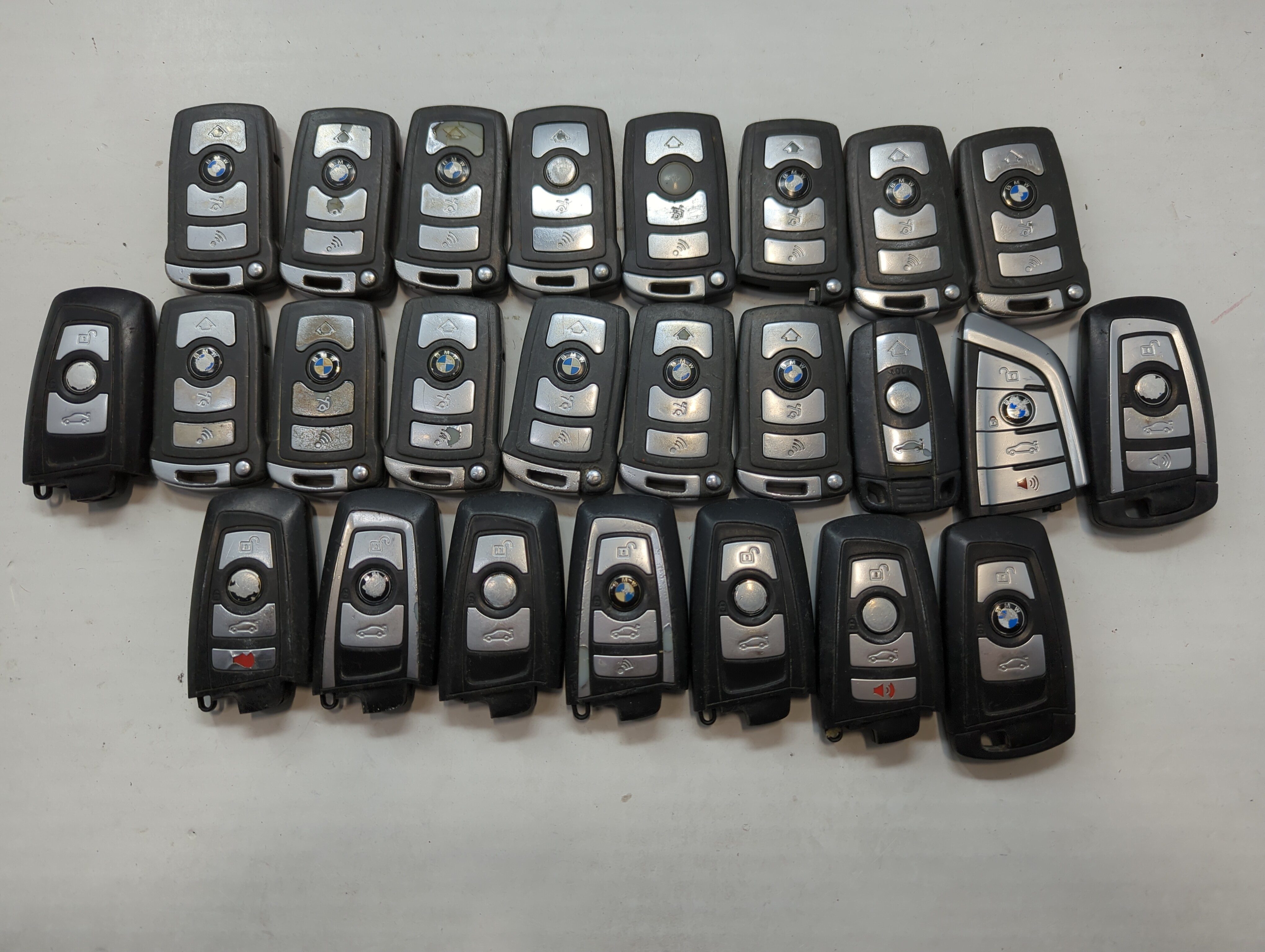 Lot of 25 Bmw Keyless Entry Remote Fob MIXED FCC IDS MIXED PART NUMBERS 757647 - Oemusedautoparts1.com