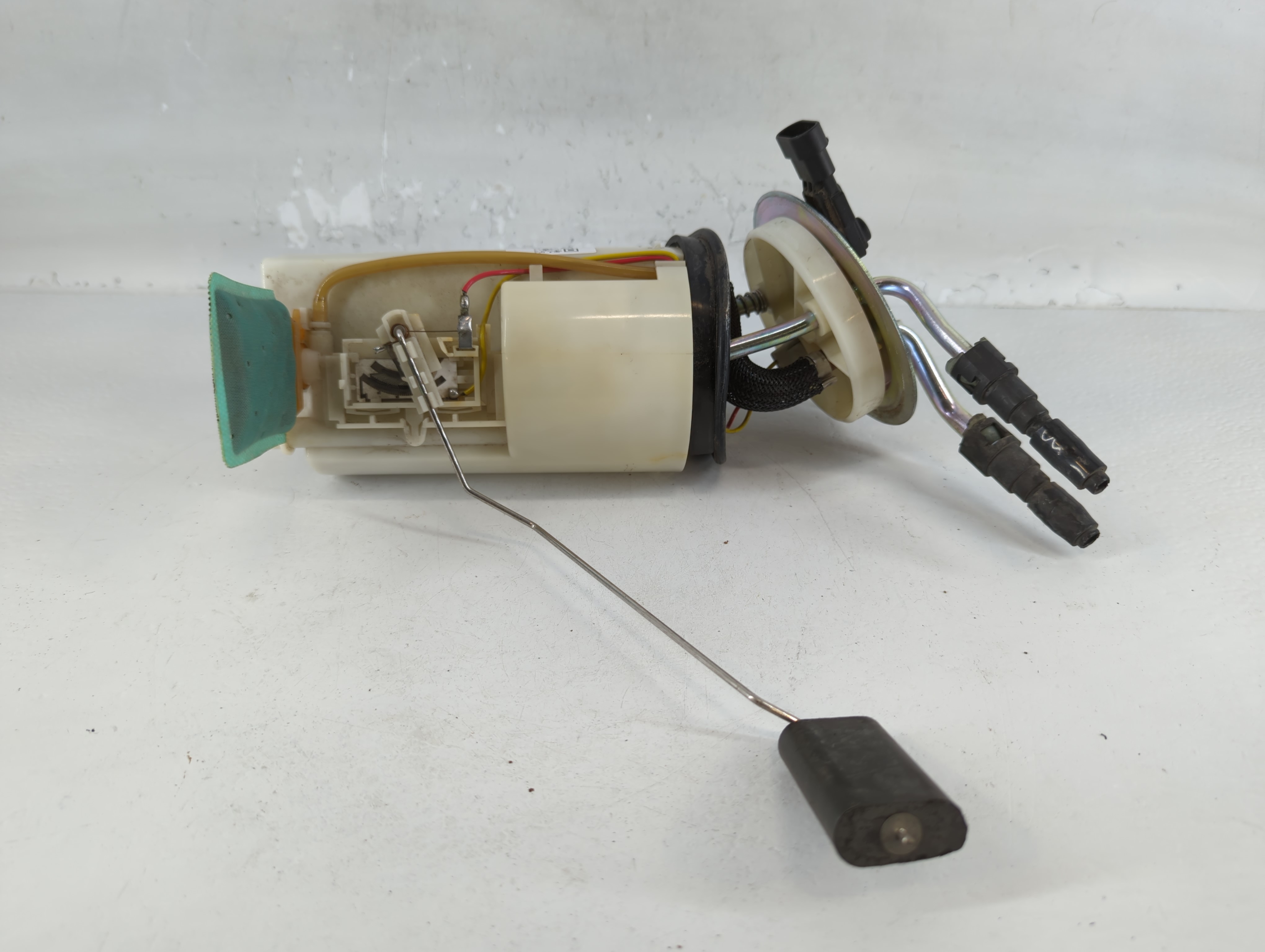 Picture of 2002-2004 Chevrolet Tahoe Electrical Gas Fuel Pump Assembly 758057