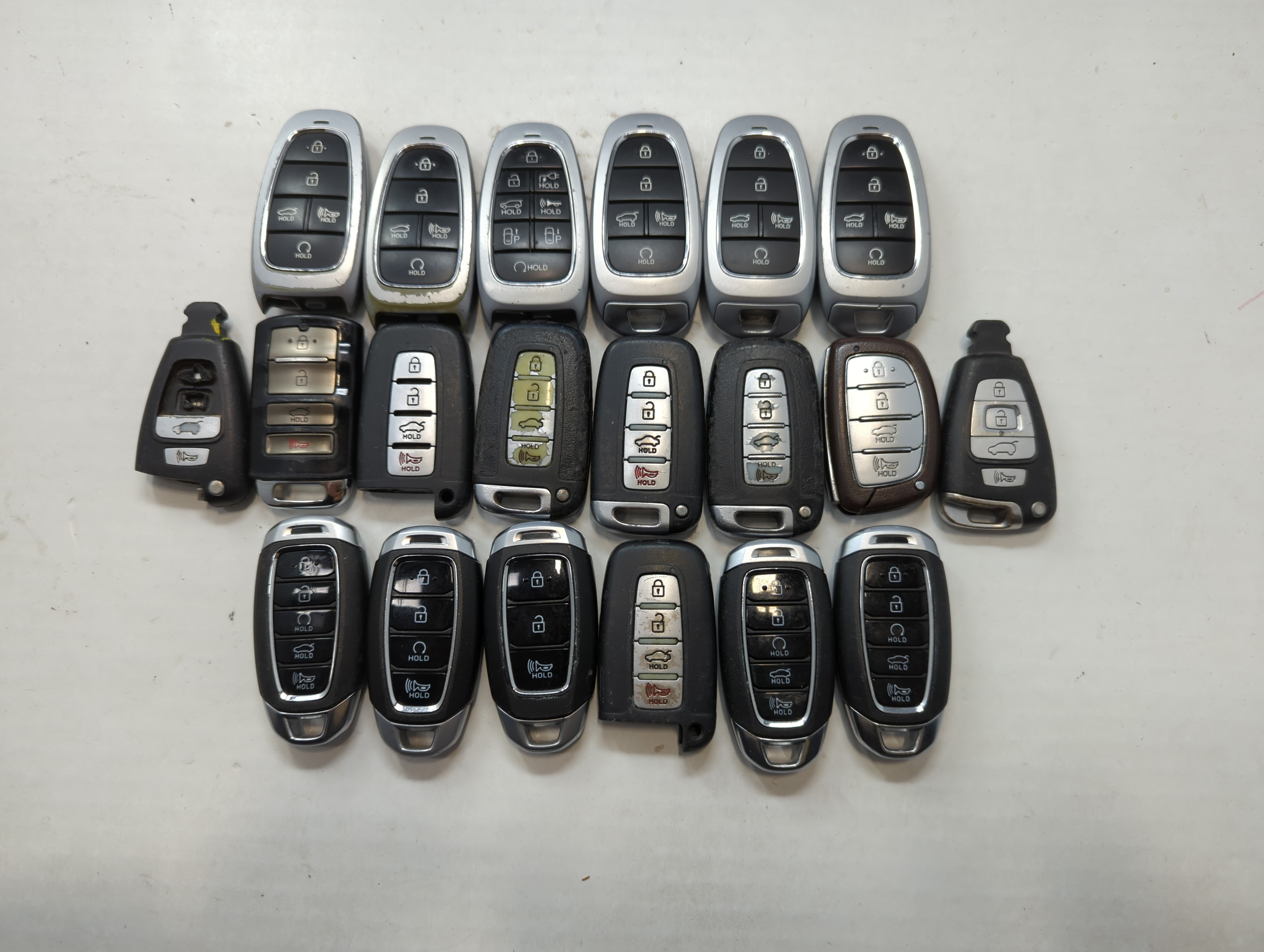 Lot of 25 Hyundai Keyless Entry Remote Fob MIXED FCC IDS MIXED PART 758101 - Oemusedautoparts1.com