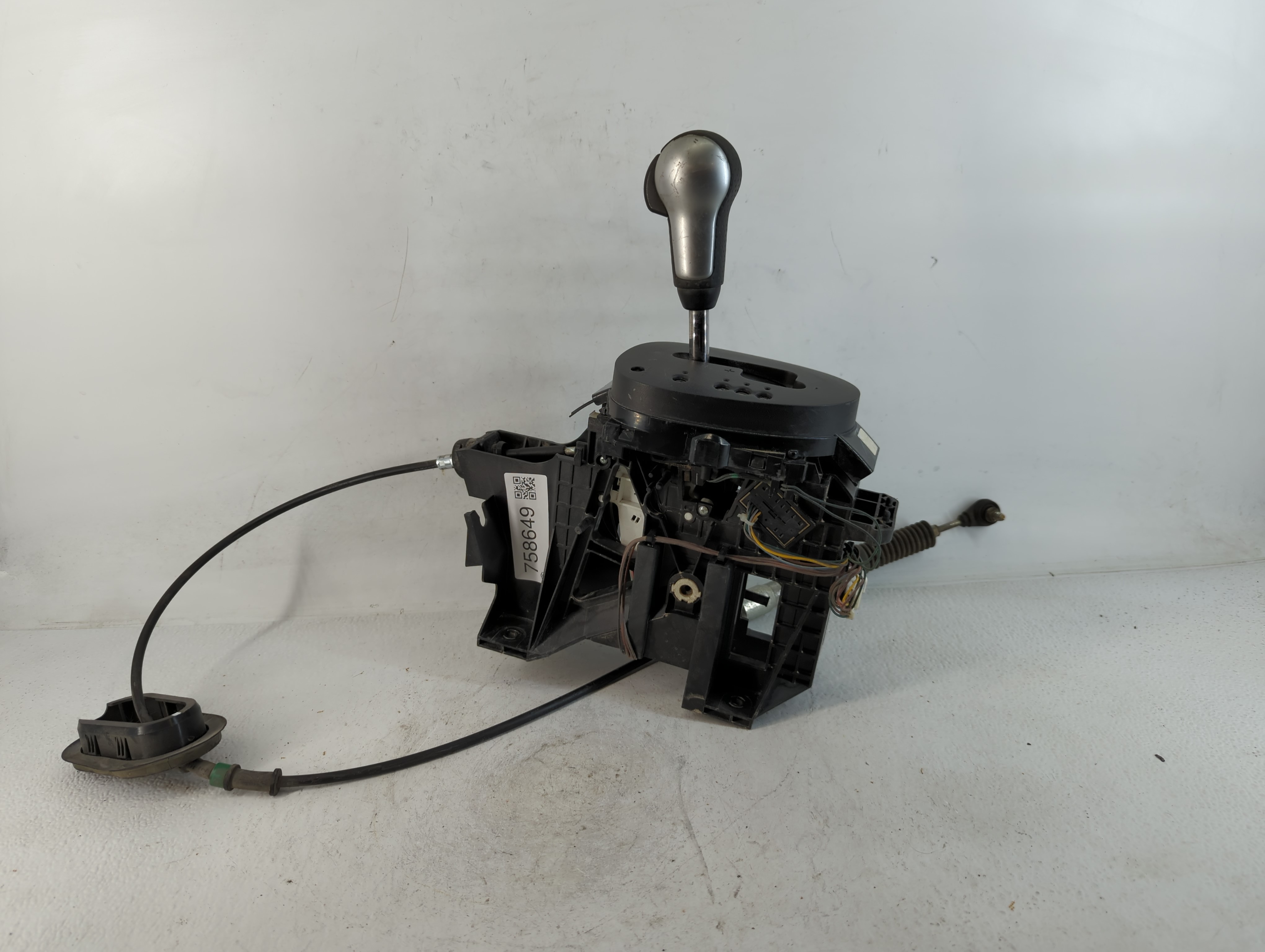 2012 Nissan Juke Floor Console Assembly Shifter 758649 - Oemusedautoparts1.com