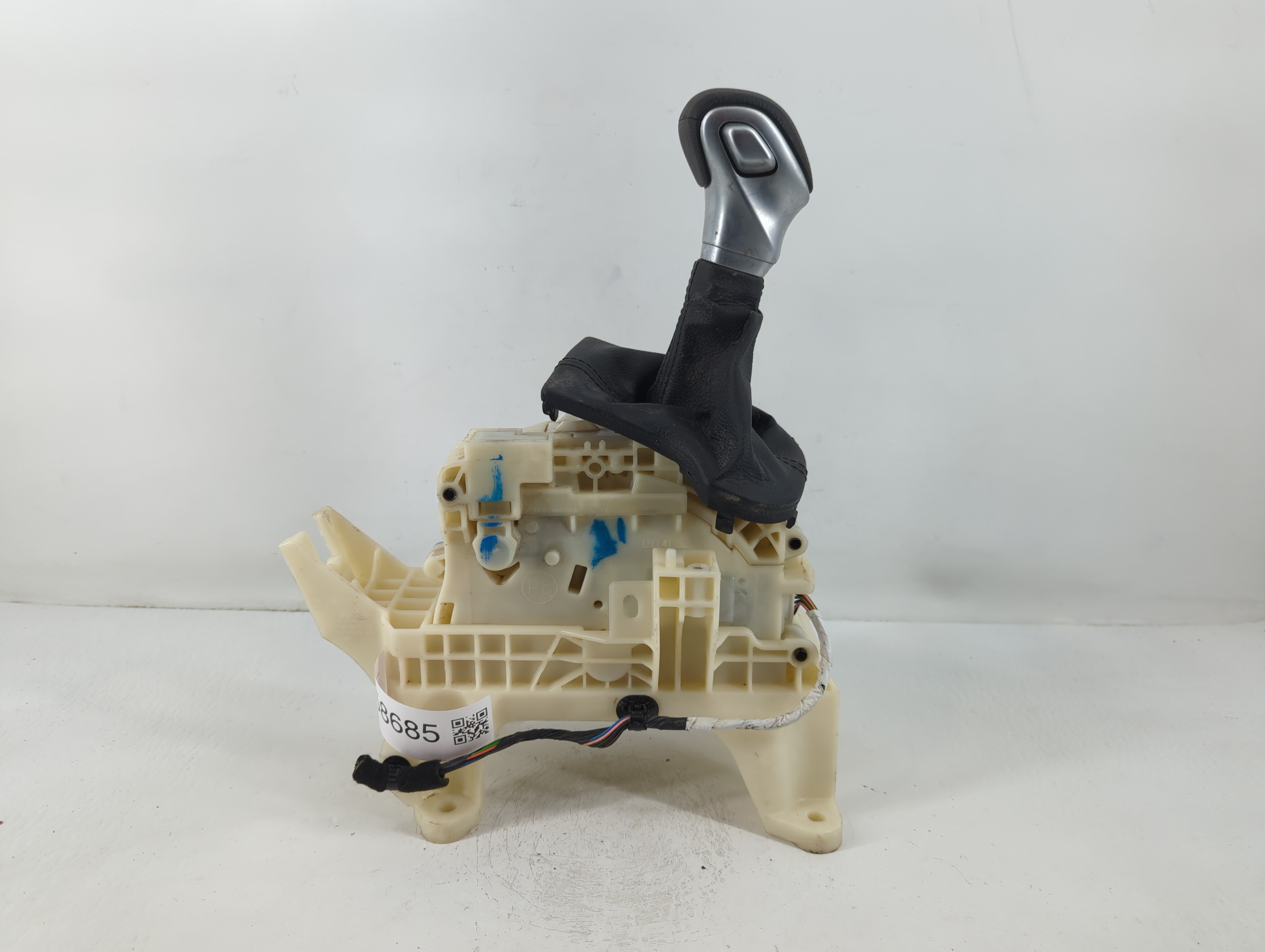 Picture of 2020 Kia Forte Floor Console Assembly Shifter 758685