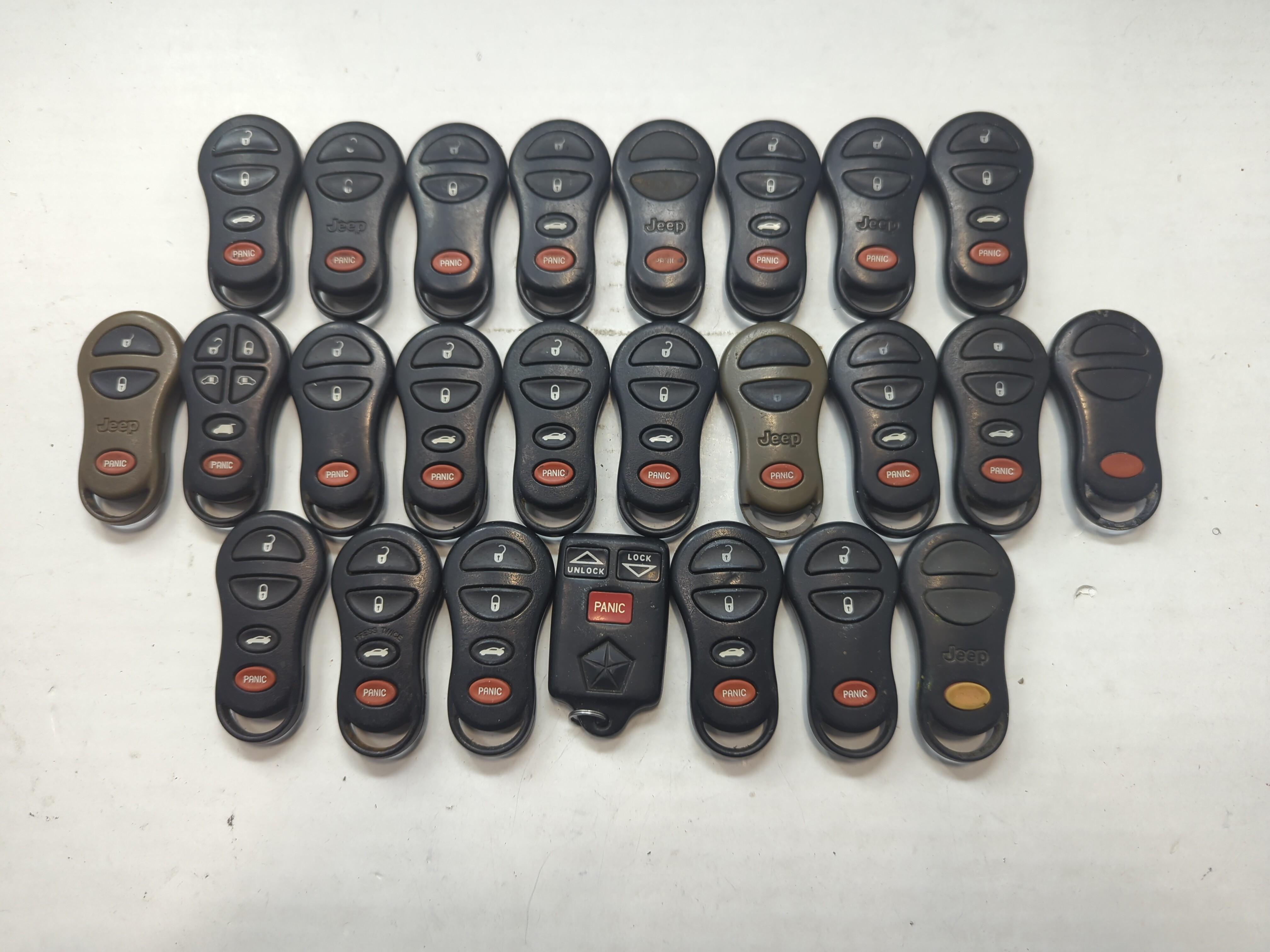 Lot of 25 Dodge Keyless Entry Remote Fob MIXED FCC IDS MIXED PART NUMBERS 758939 - Oemusedautoparts1.com
