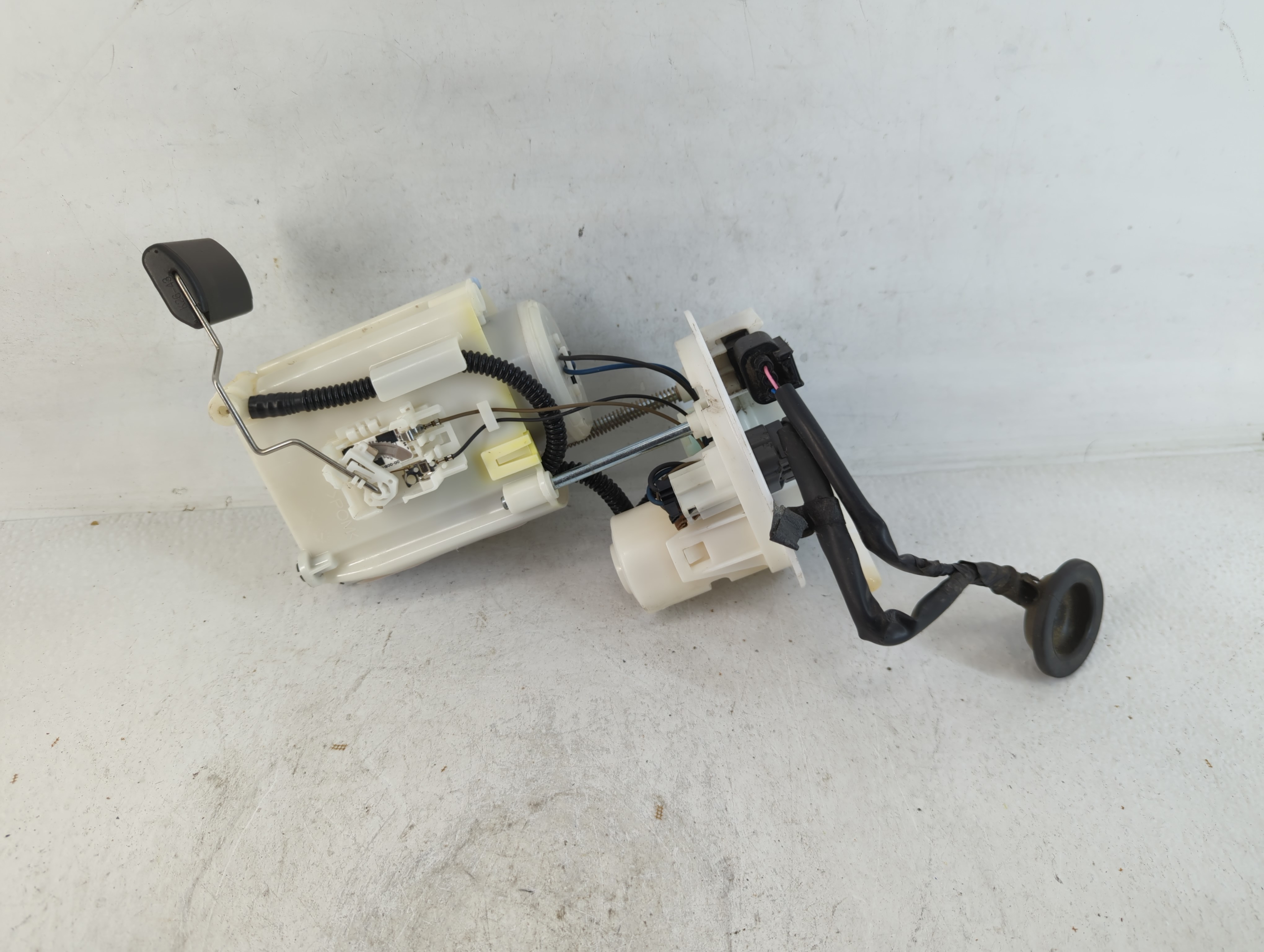 Picture of 2017-2018 Kia Forte Electrical Gas Fuel Pump Assembly 758966