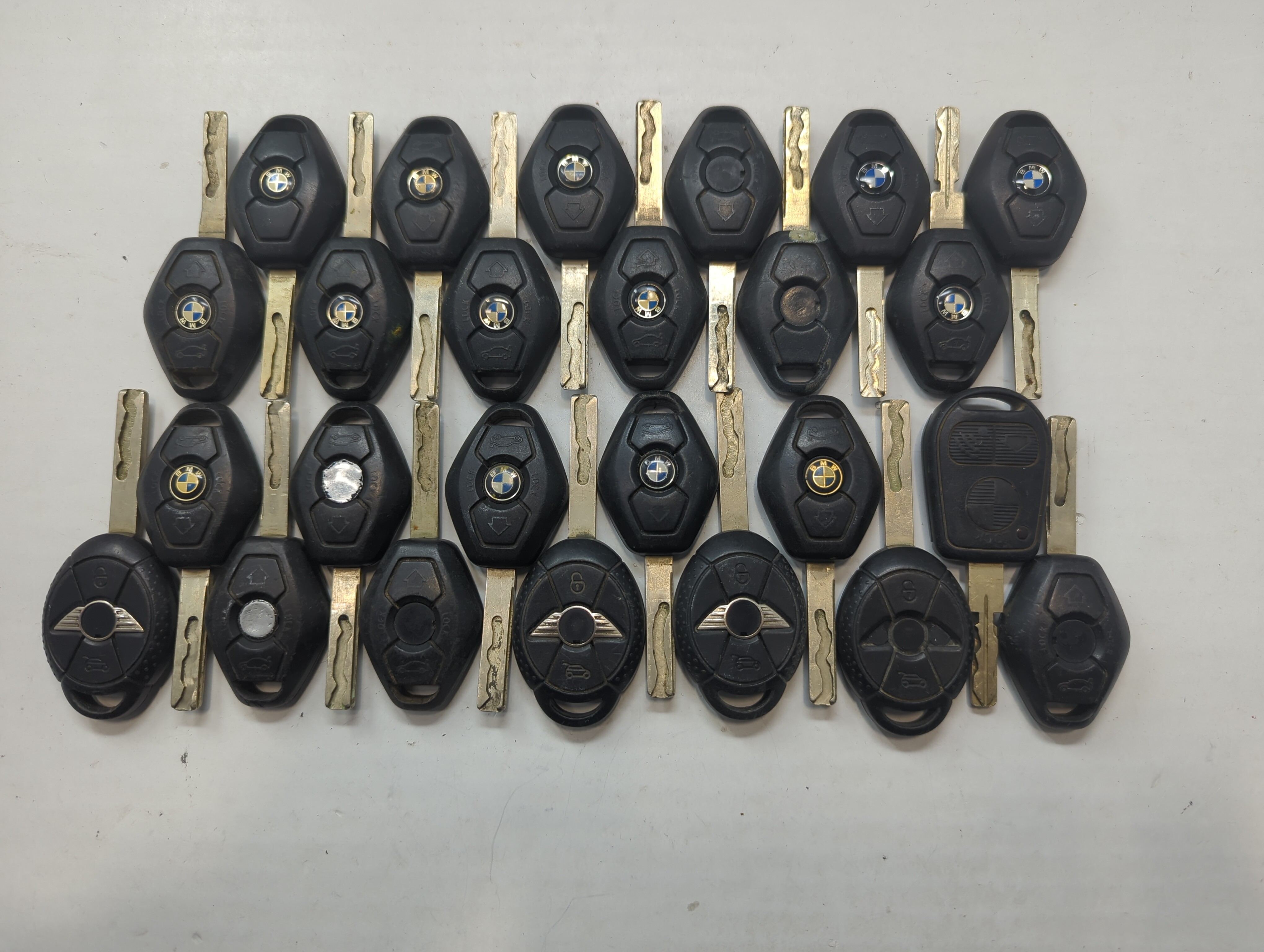 Lot of 25 Bmw Keyless Entry Remote Fob MIXED FCC IDS MIXED PART NUMBERS 758993 - Oemusedautoparts1.com