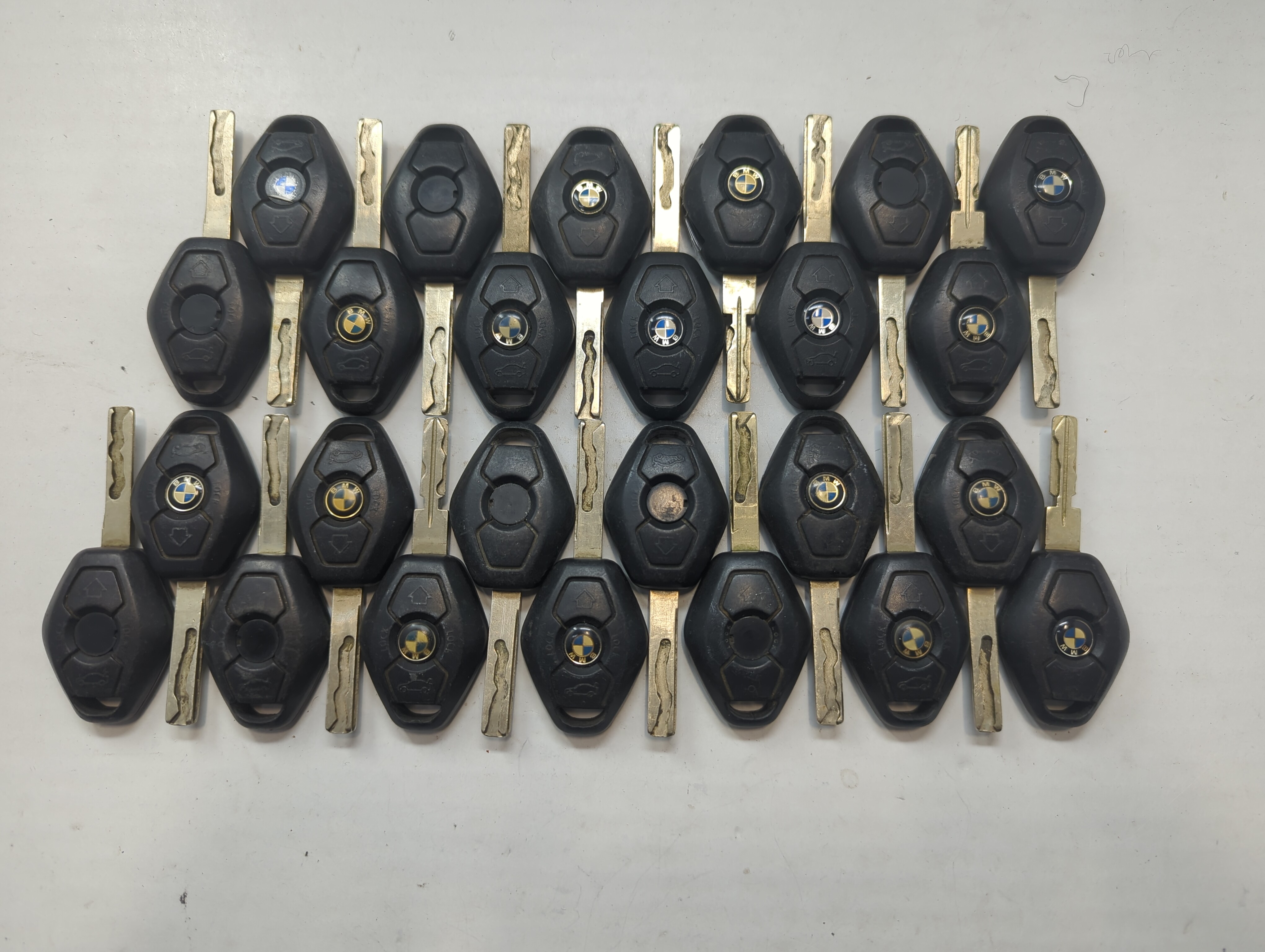 Lot of 25 Bmw Keyless Entry Remote Fob MIXED FCC IDS MIXED PART NUMBERS 758994 - Oemusedautoparts1.com