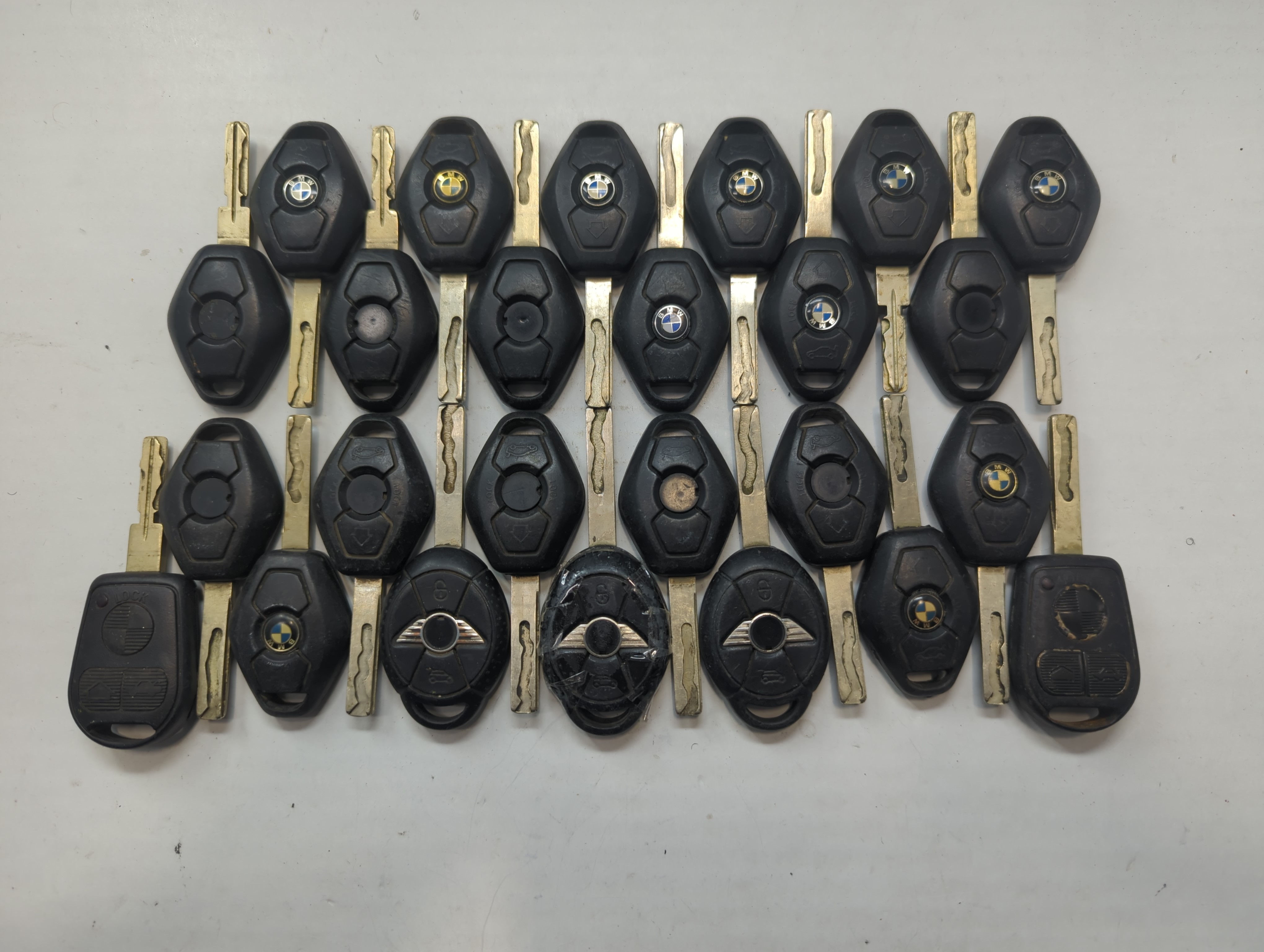 Lot of 25 Bmw Keyless Entry Remote Fob MIXED FCC IDS MIXED PART NUMBERS 759017 - Oemusedautoparts1.com
