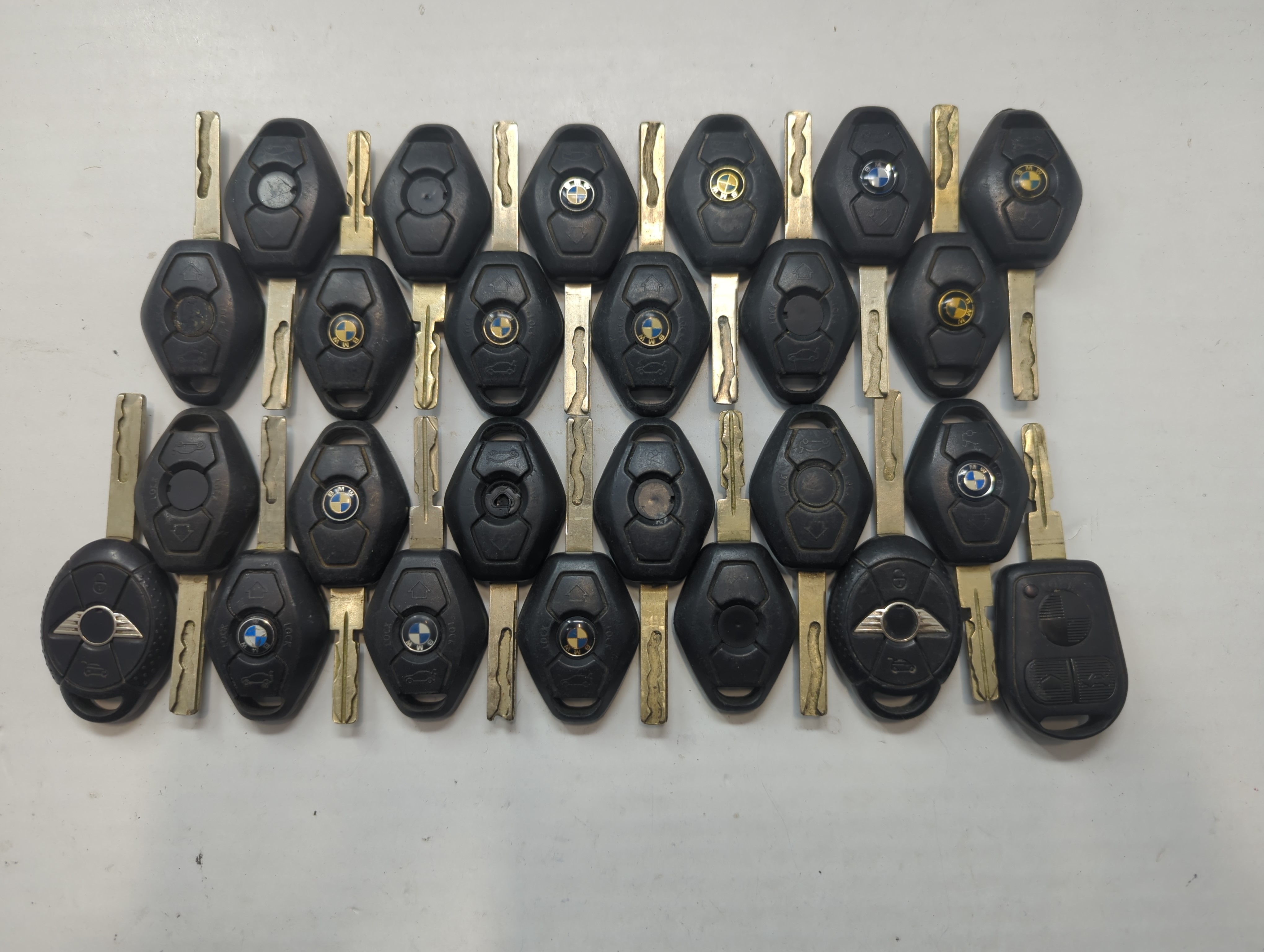 Lot of 25 Bmw Keyless Entry Remote Fob MIXED FCC IDS MIXED PART NUMBERS 759020 - Oemusedautoparts1.com