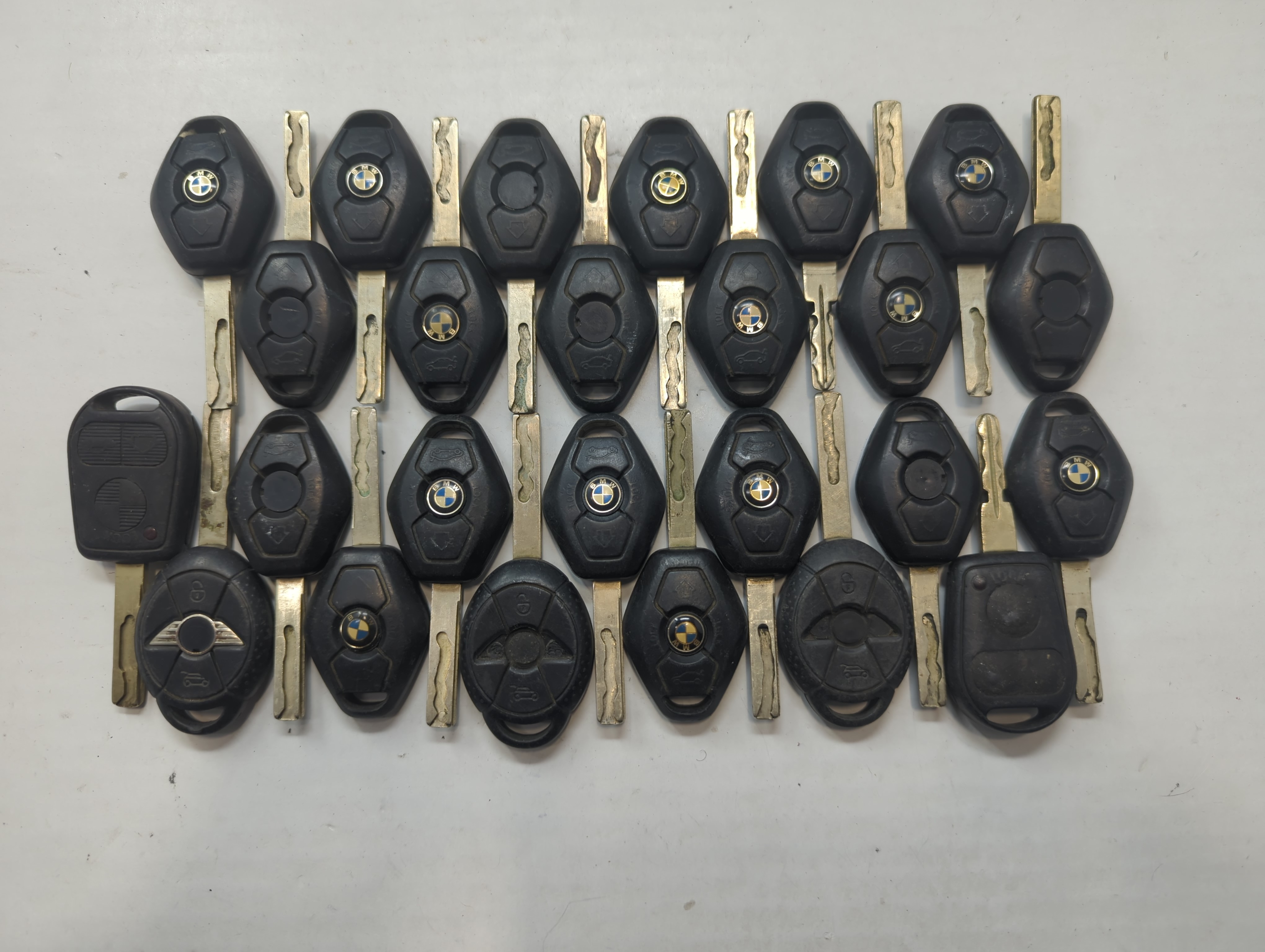 Lot of 25 Bmw Keyless Entry Remote Fob MIXED FCC IDS MIXED PART NUMBERS 759021 - Oemusedautoparts1.com