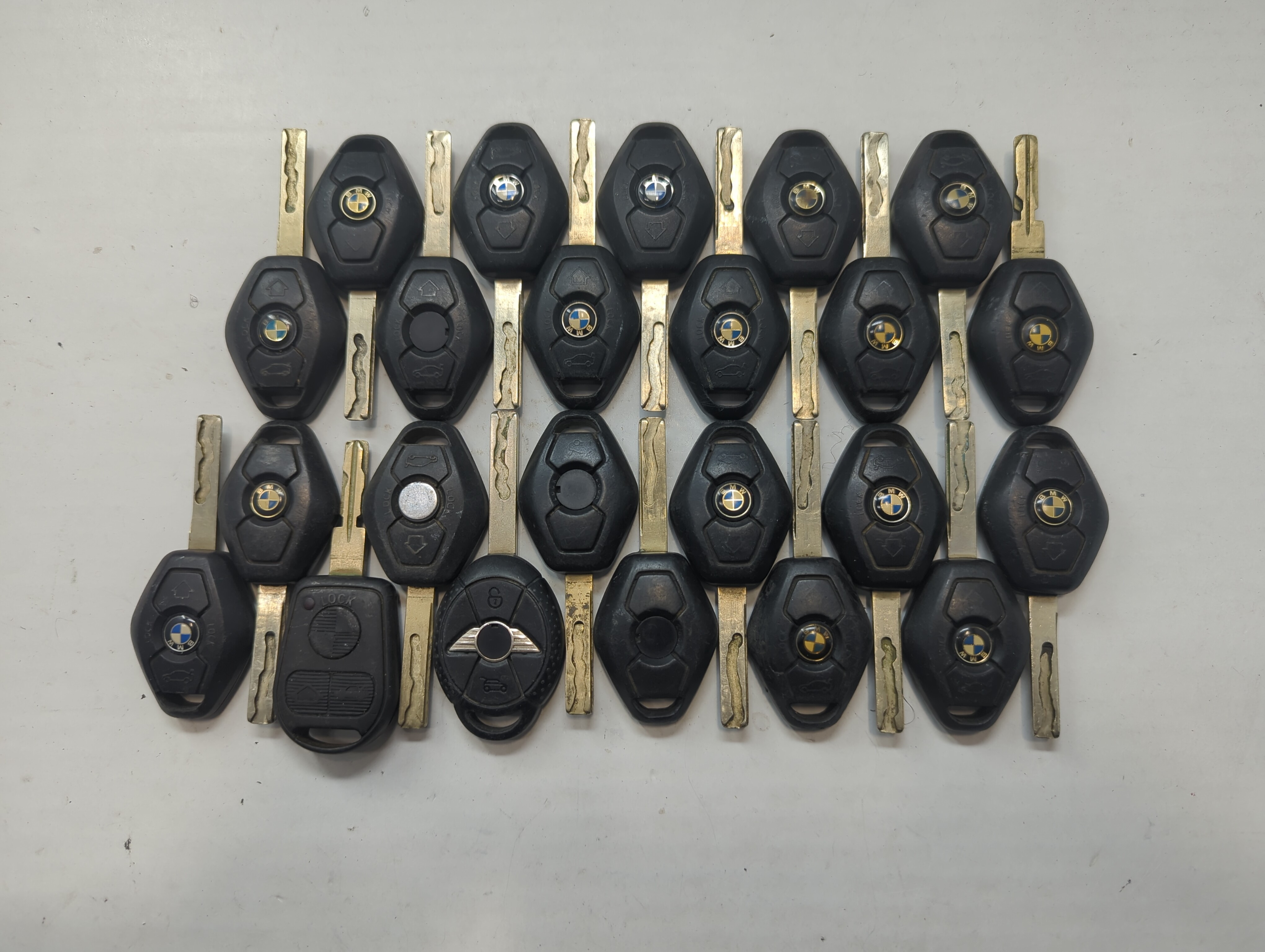 Lot of 25 Bmw Keyless Entry Remote Fob MIXED FCC IDS MIXED PART NUMBERS 759022 - Oemusedautoparts1.com