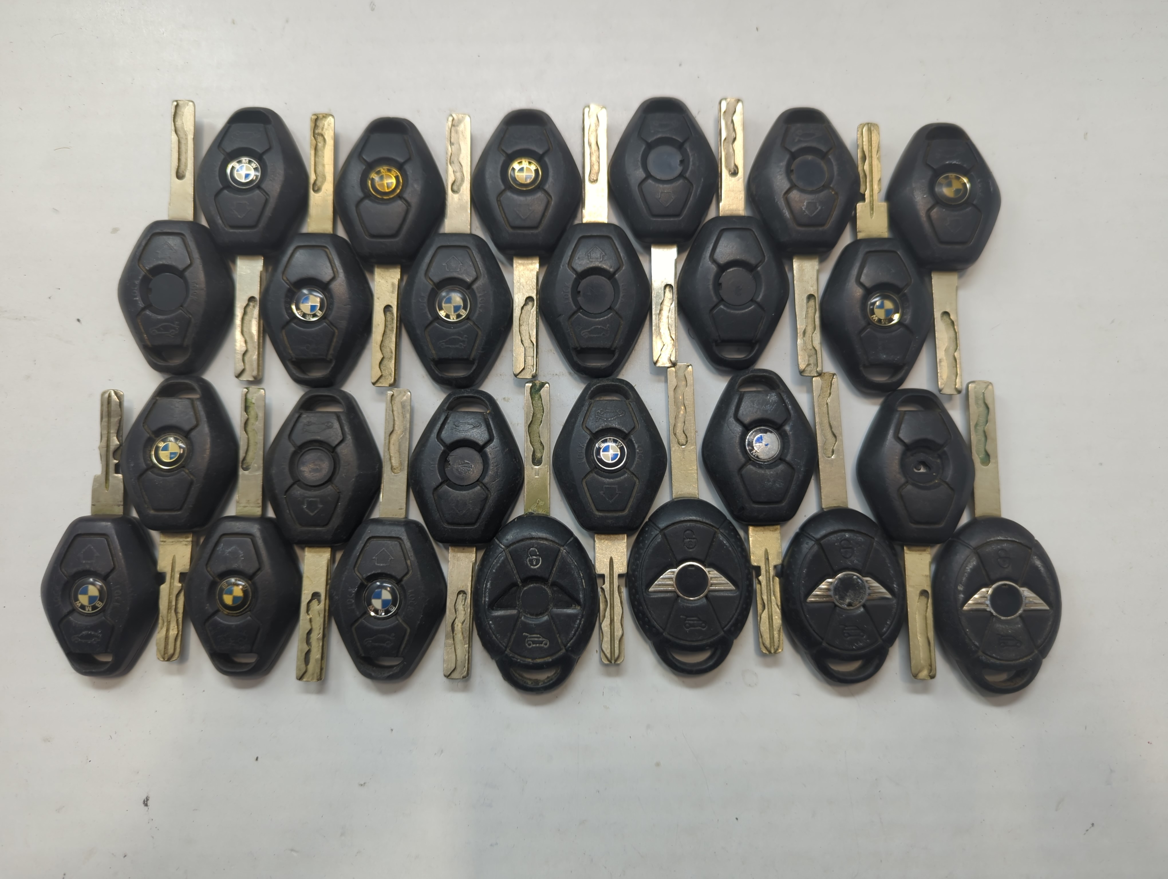 Lot of 25 Bmw Keyless Entry Remote Fob MIXED FCC IDS MIXED PART NUMBERS 759023 - Oemusedautoparts1.com