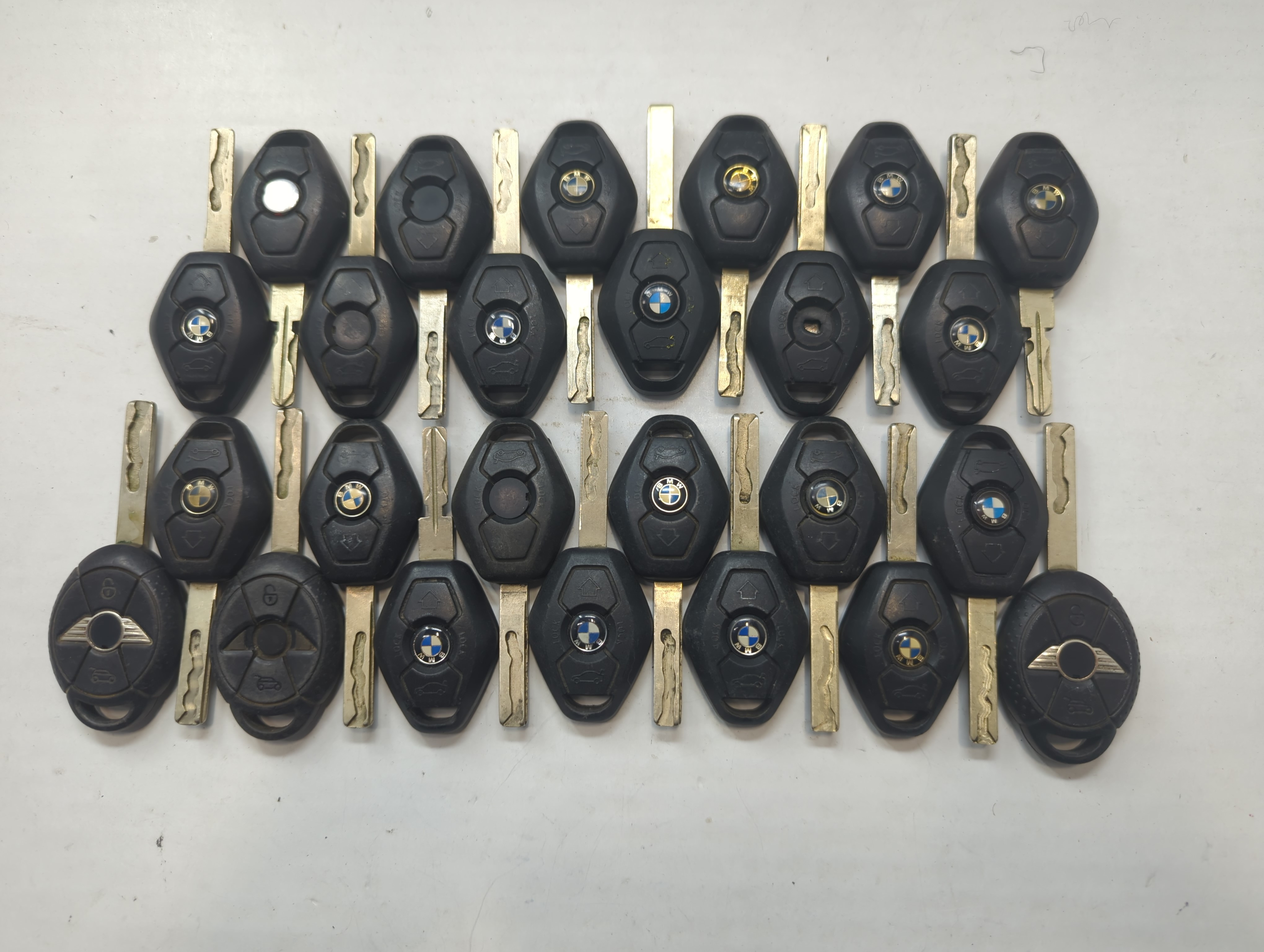 Lot of 25 Bmw Keyless Entry Remote Fob MIXED FCC IDS MIXED PART NUMBERS 759025 - Oemusedautoparts1.com