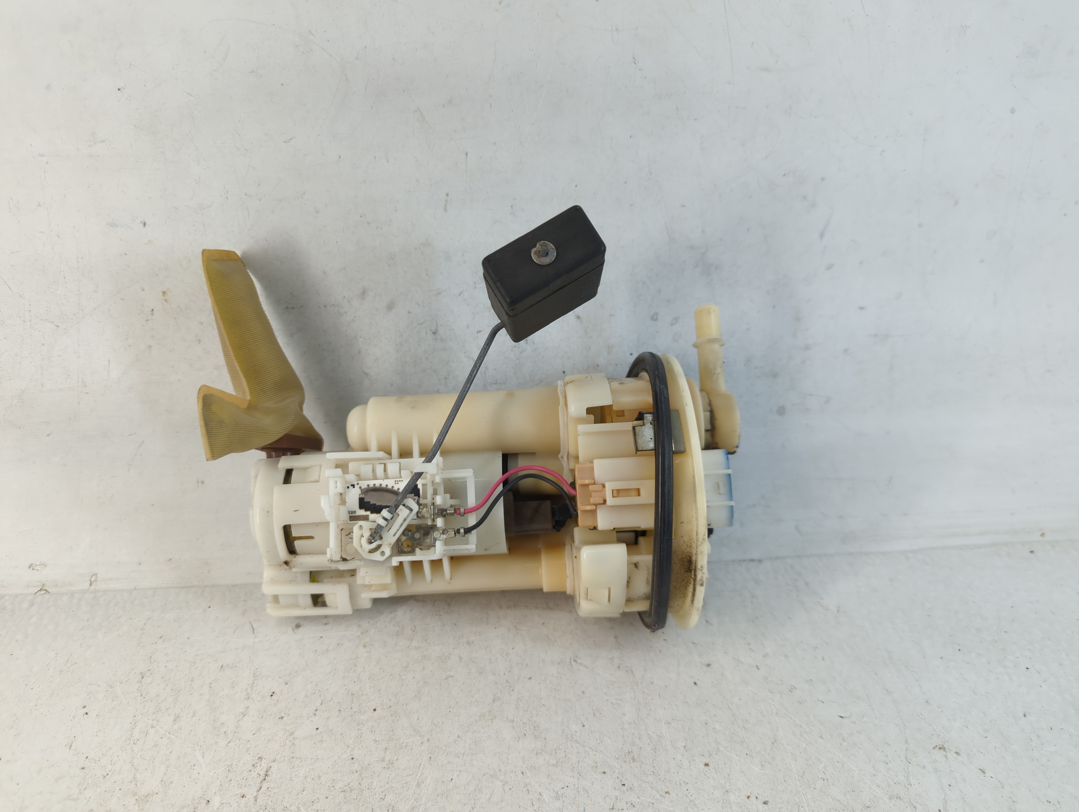 1998-2002 Toyota Corolla Electrical Gas Fuel Pump Assembly 759055 - Oemusedautoparts1.com