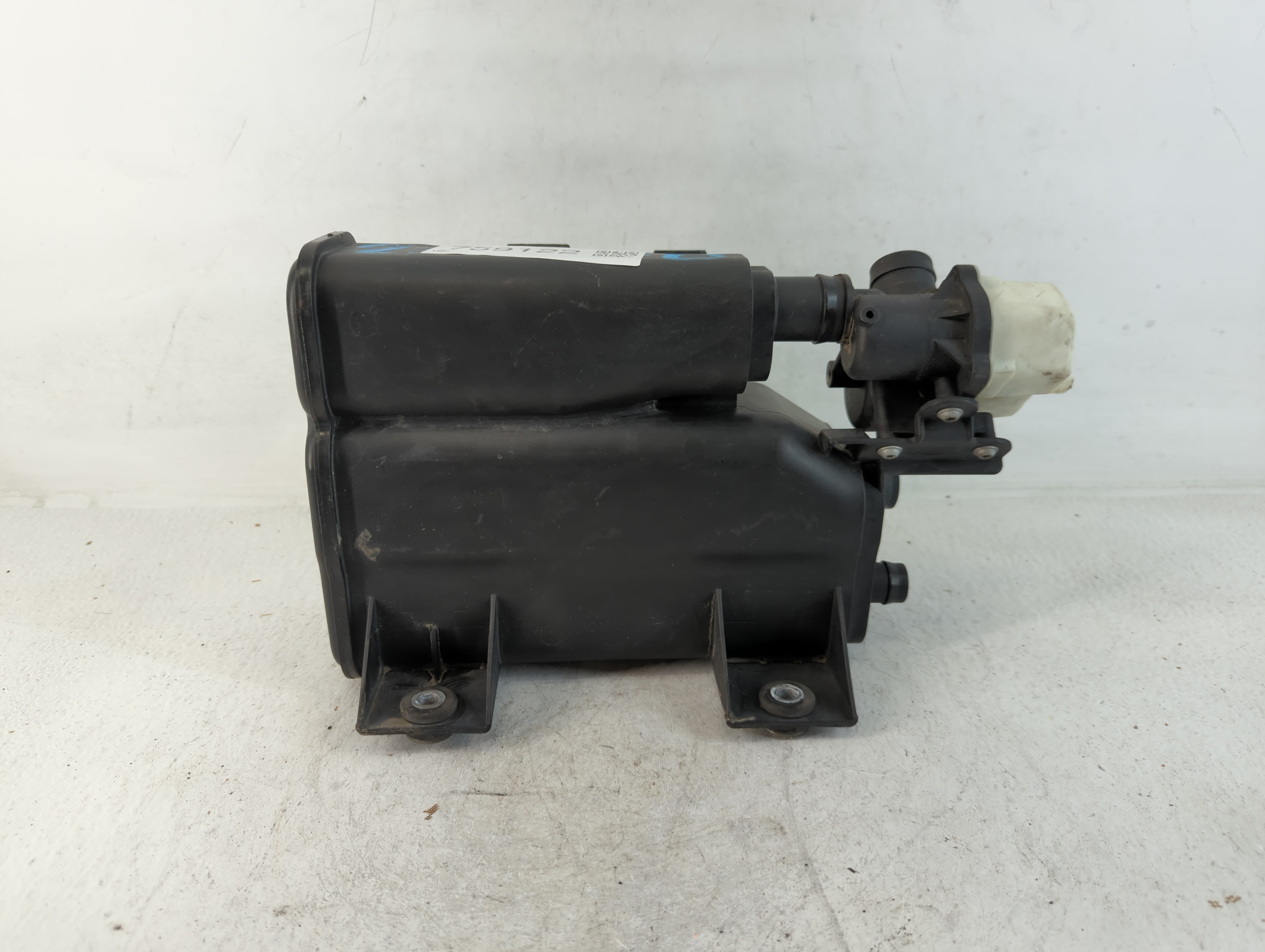 Picture of 2010 Bmw 650i Fuel Vapor Charcoal Canister 759122