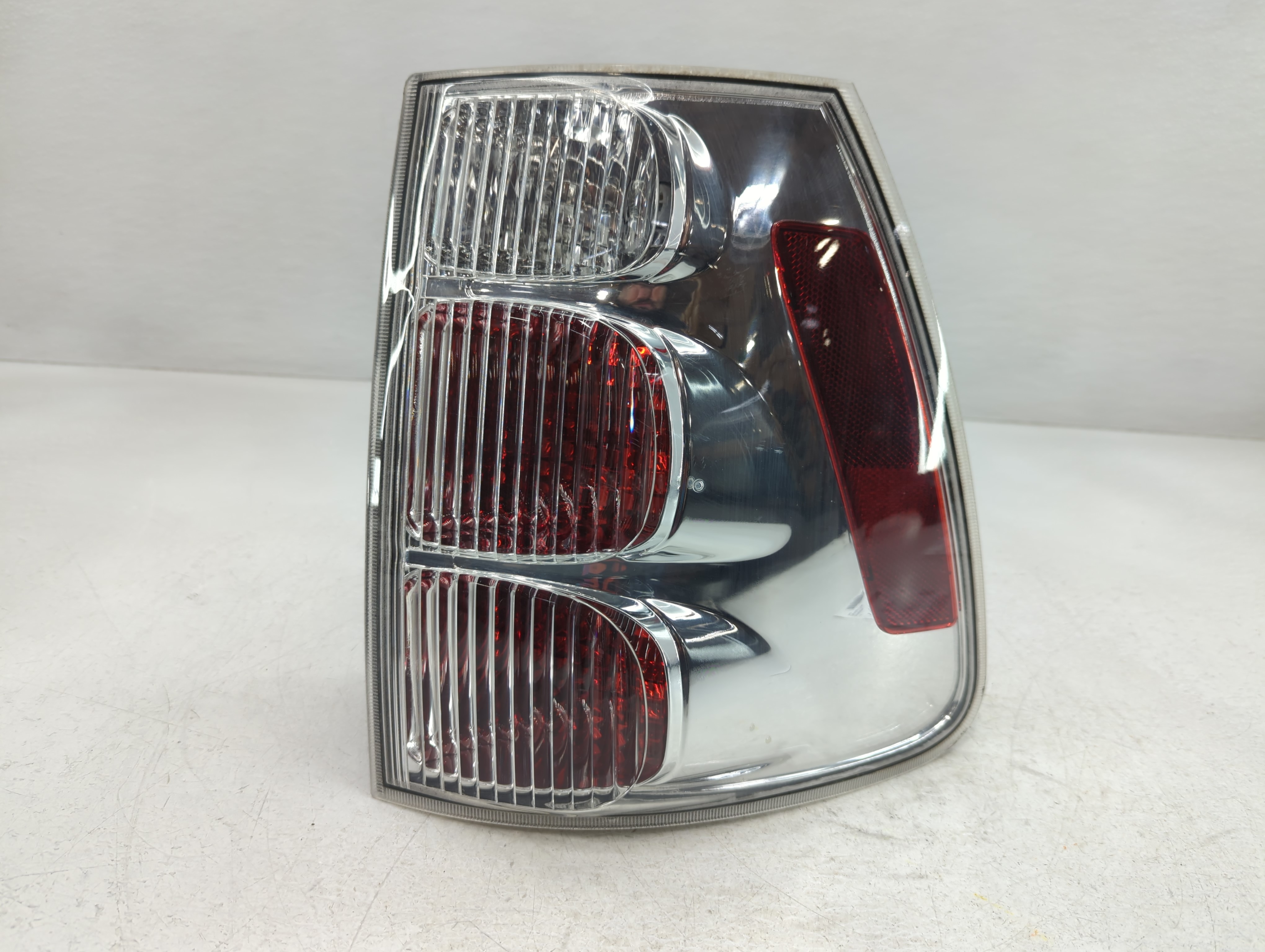 2005-2009 Chevrolet Equinox Driver Left Side Tail Light Taillight Oem 759151 - Oemusedautoparts1.com