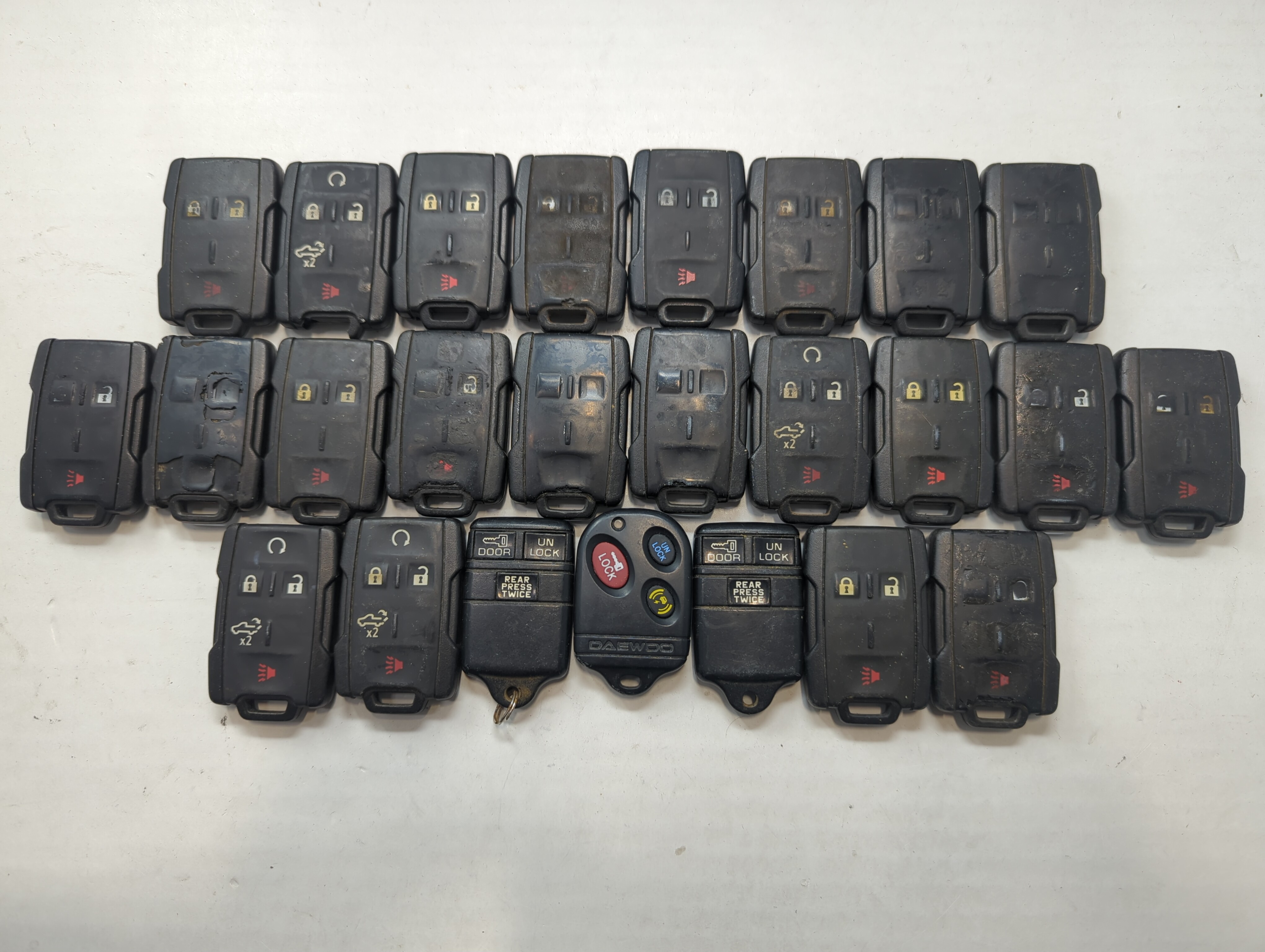 Lot of 25 Chevrolet Keyless Entry Remote Fob MIXED FCC IDS MIXED PART 759270 - Oemusedautoparts1.com