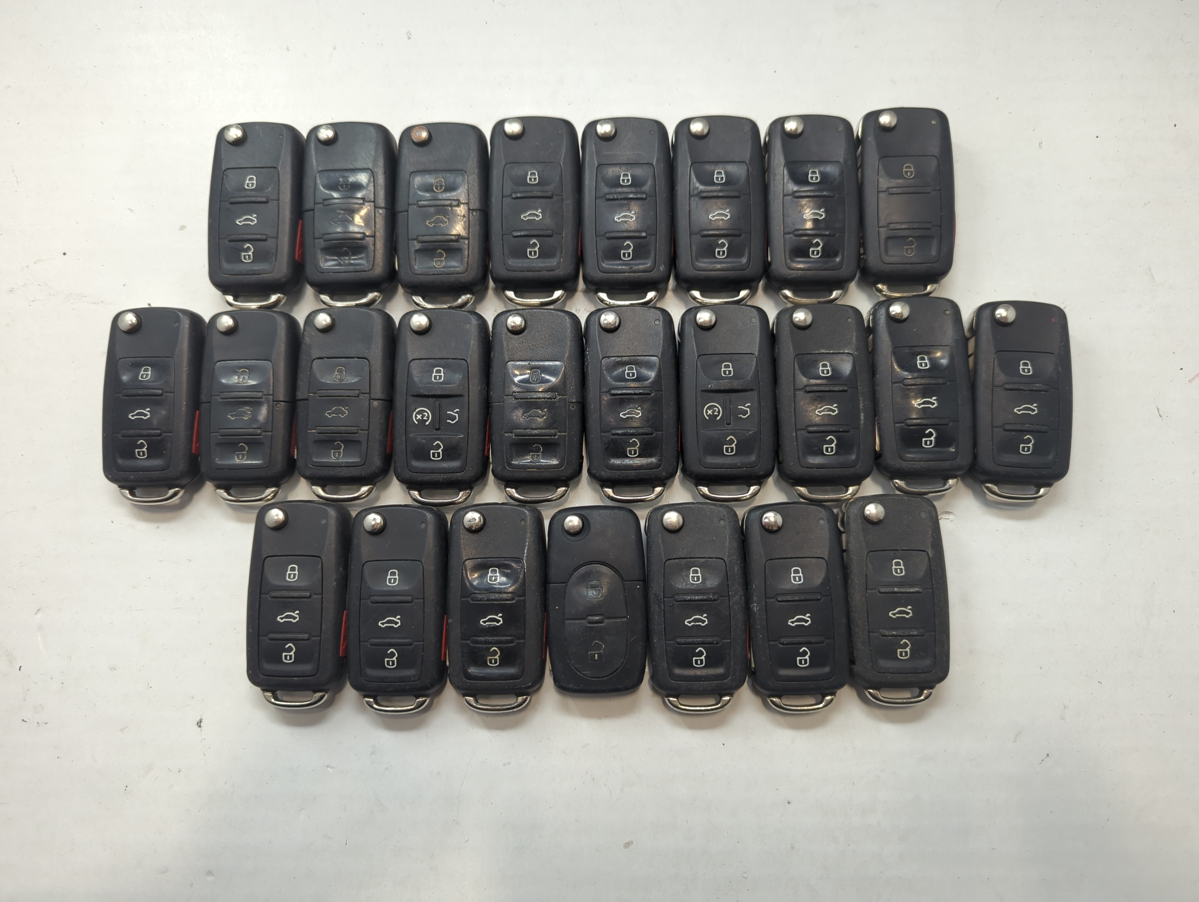 Lot of 25 Volkswagen Keyless Entry Remote Fob MIXED FCC IDS MIXED PART 759272 - Oemusedautoparts1.com