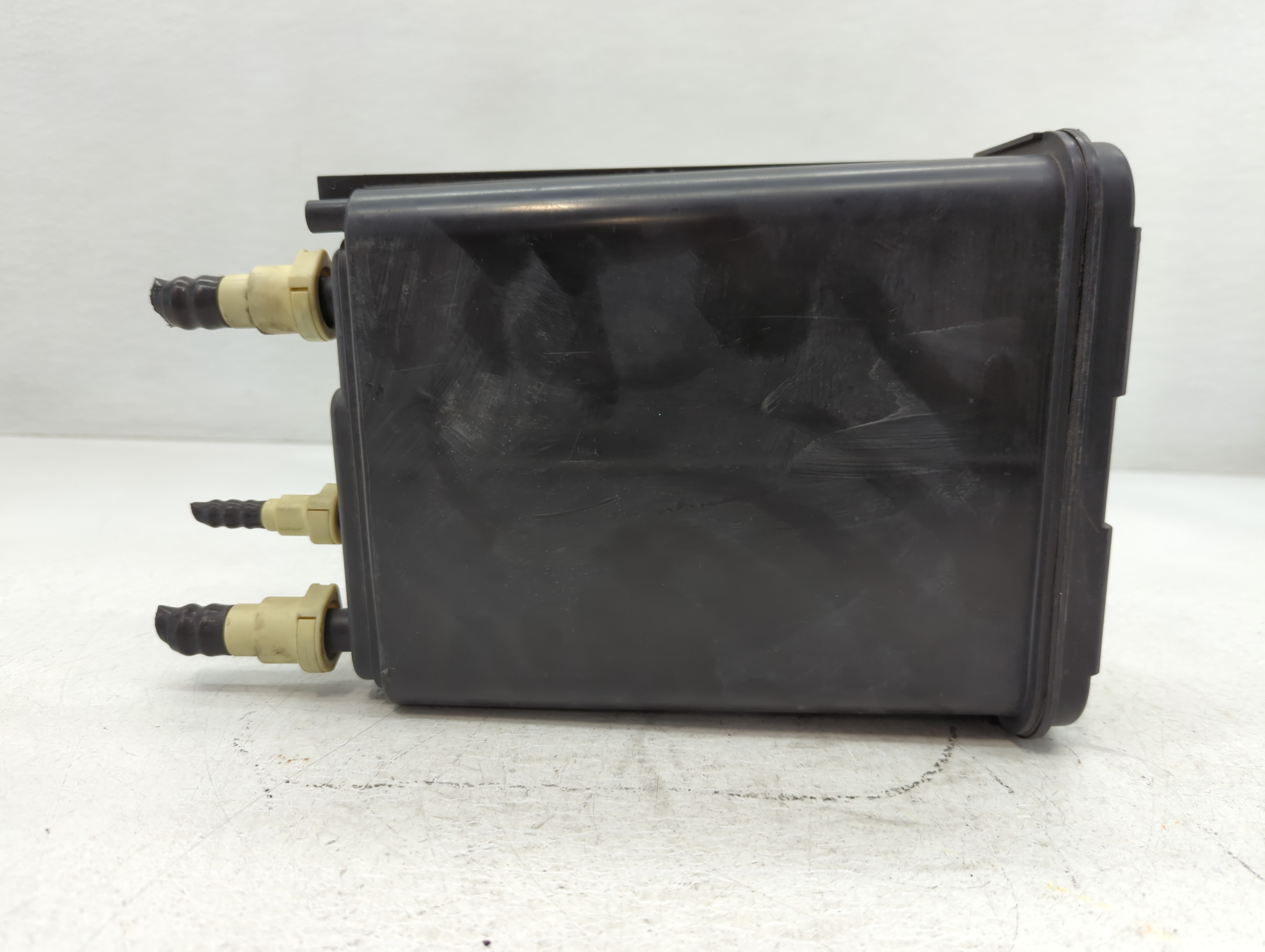 2004 Gmc Envoy Fuel Vapor Charcoal Canister 759286 - Oemusedautoparts1.com