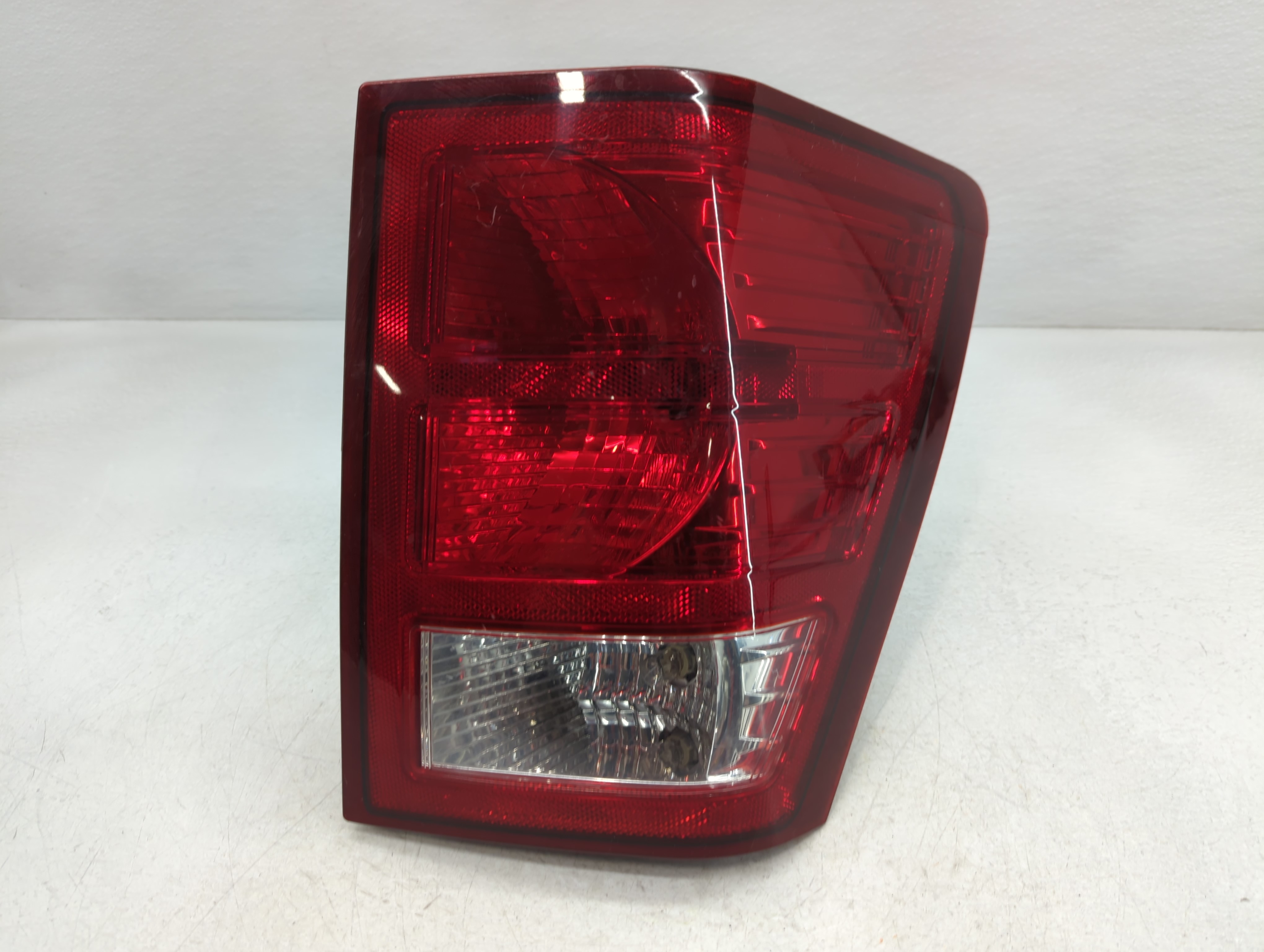2007 Jeep Grand Cherokee Passenger Right Side Tail Light Taillight Oem 759300 - Oemusedautoparts1.com