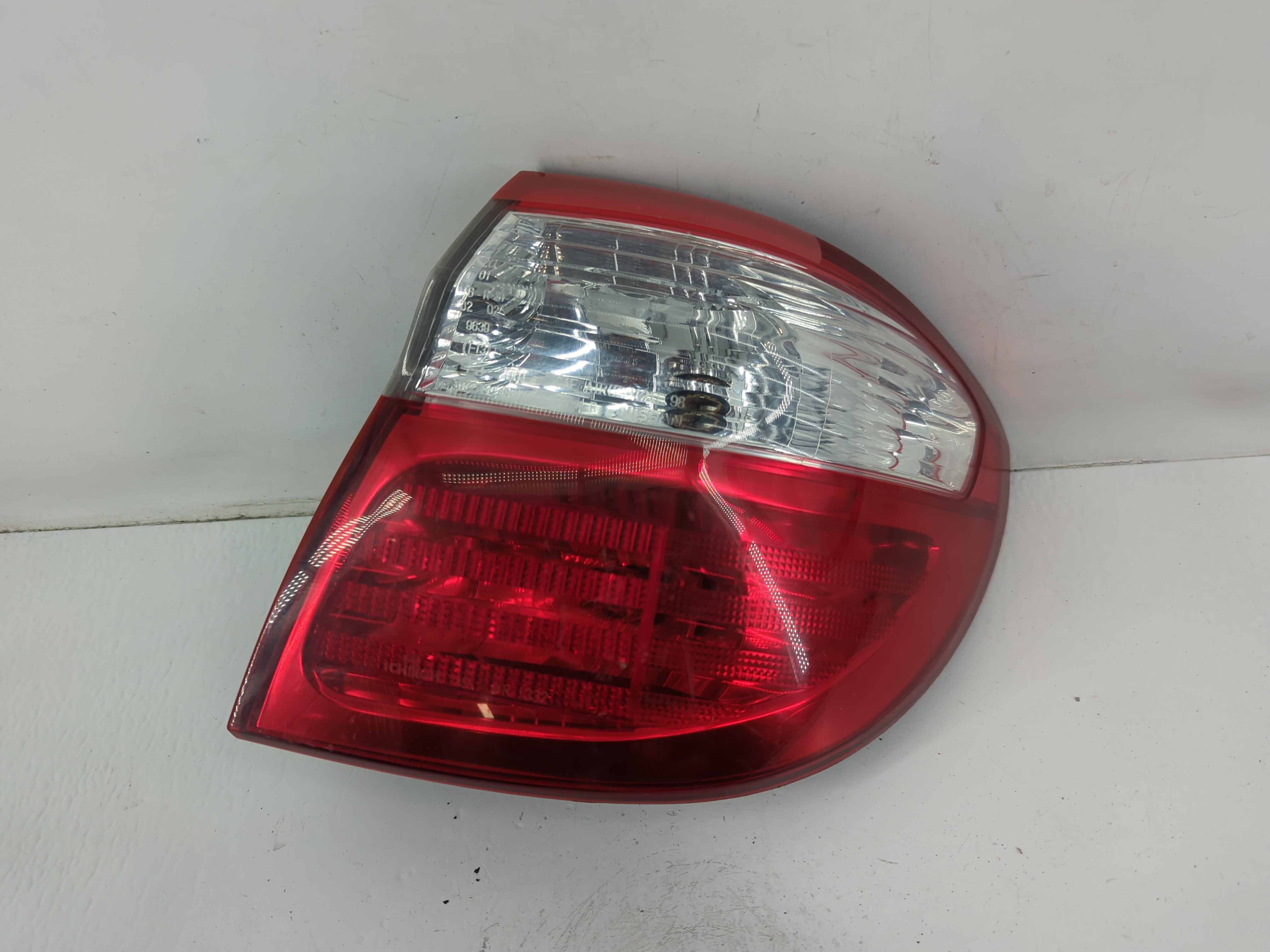 2000-2001 Infiniti I30 Passenger Right Side Tail Light Taillight Oem 759322 - Oemusedautoparts1.com