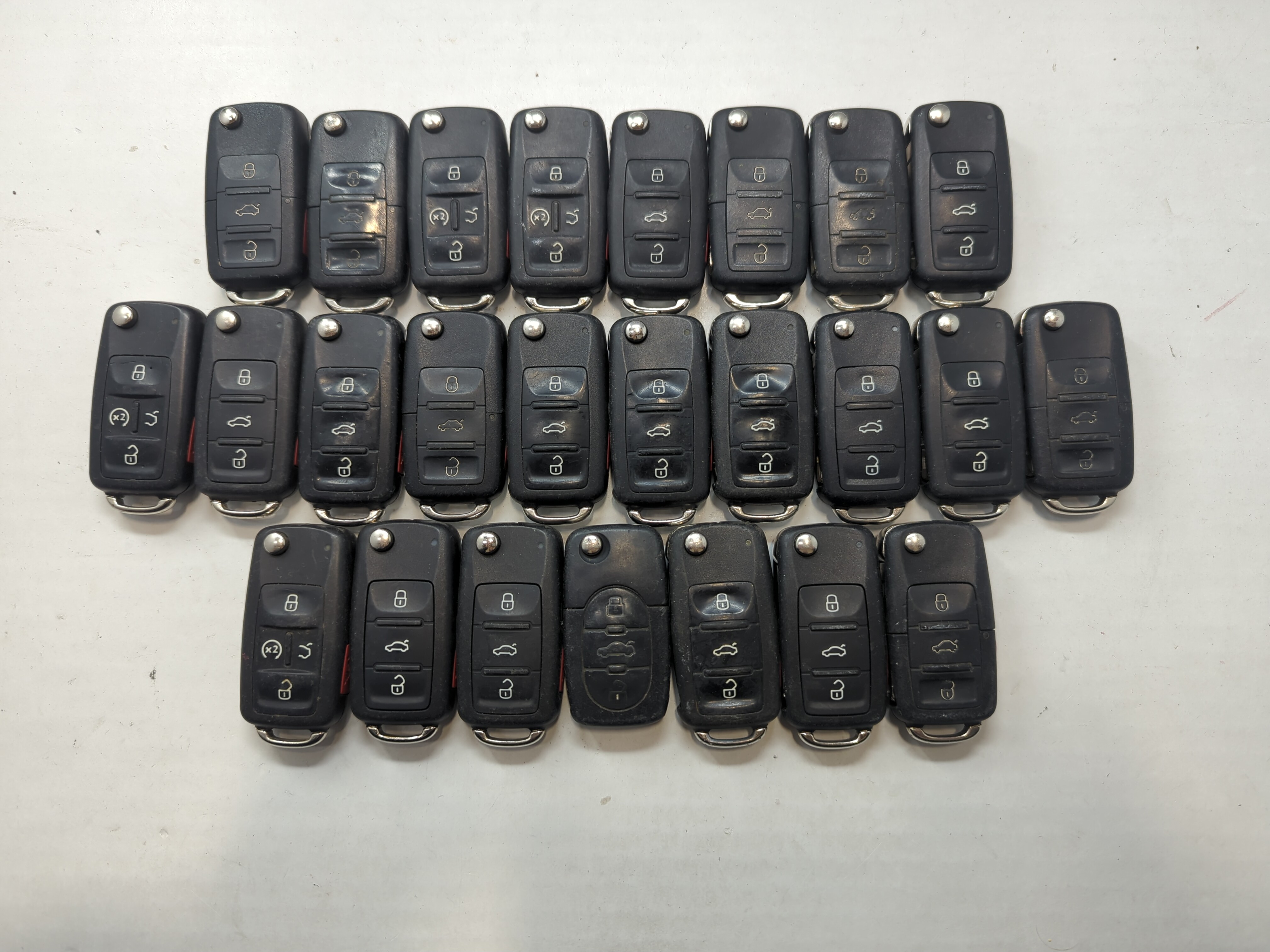 Lot of 25 Volkswagen Keyless Entry Remote Fob MIXED FCC IDS MIXED PART 759328 - Oemusedautoparts1.com
