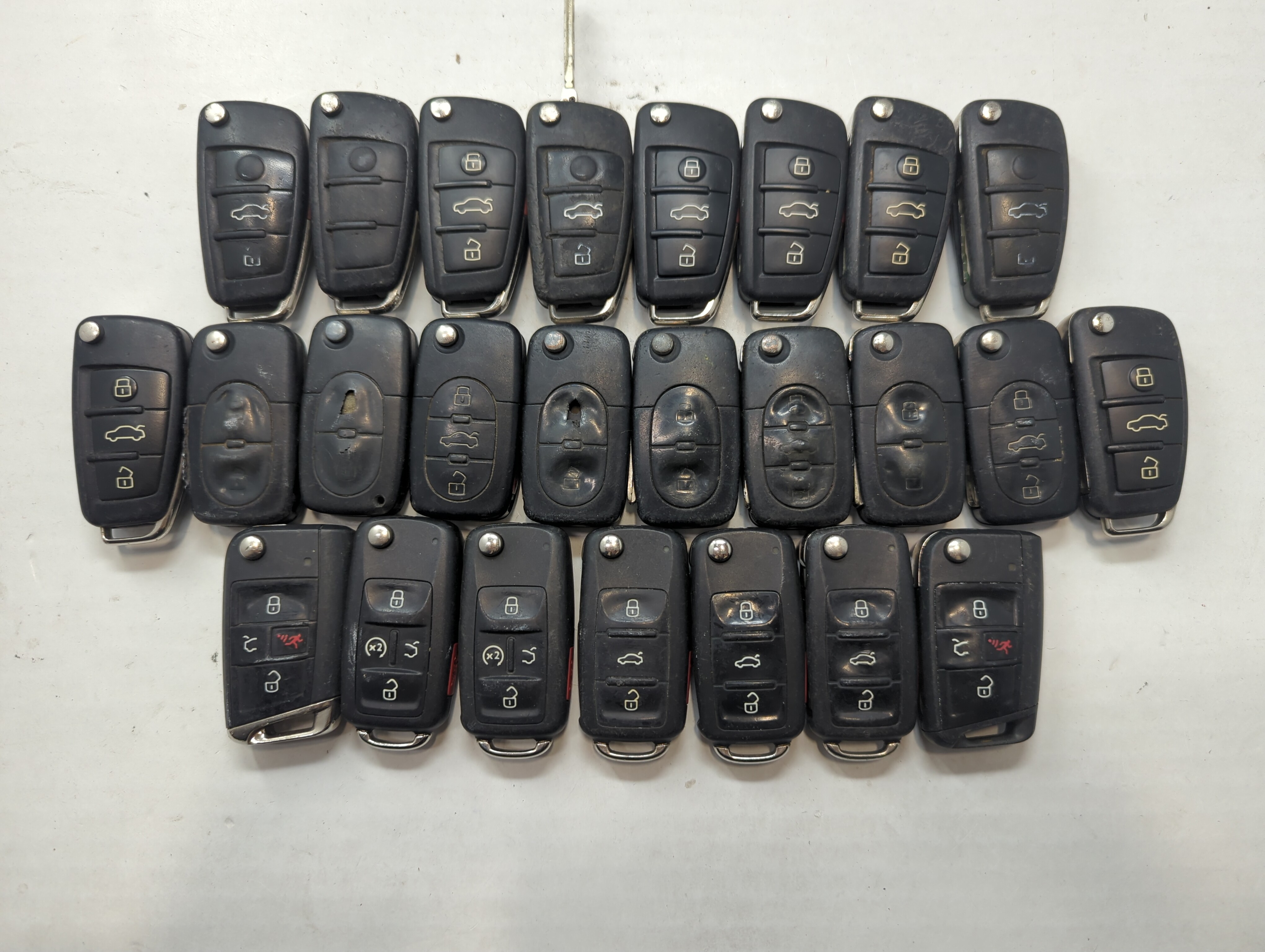 Lot of 25 Volkswagen Keyless Entry Remote Fob MIXED FCC IDS MIXED PART 759332 - Oemusedautoparts1.com