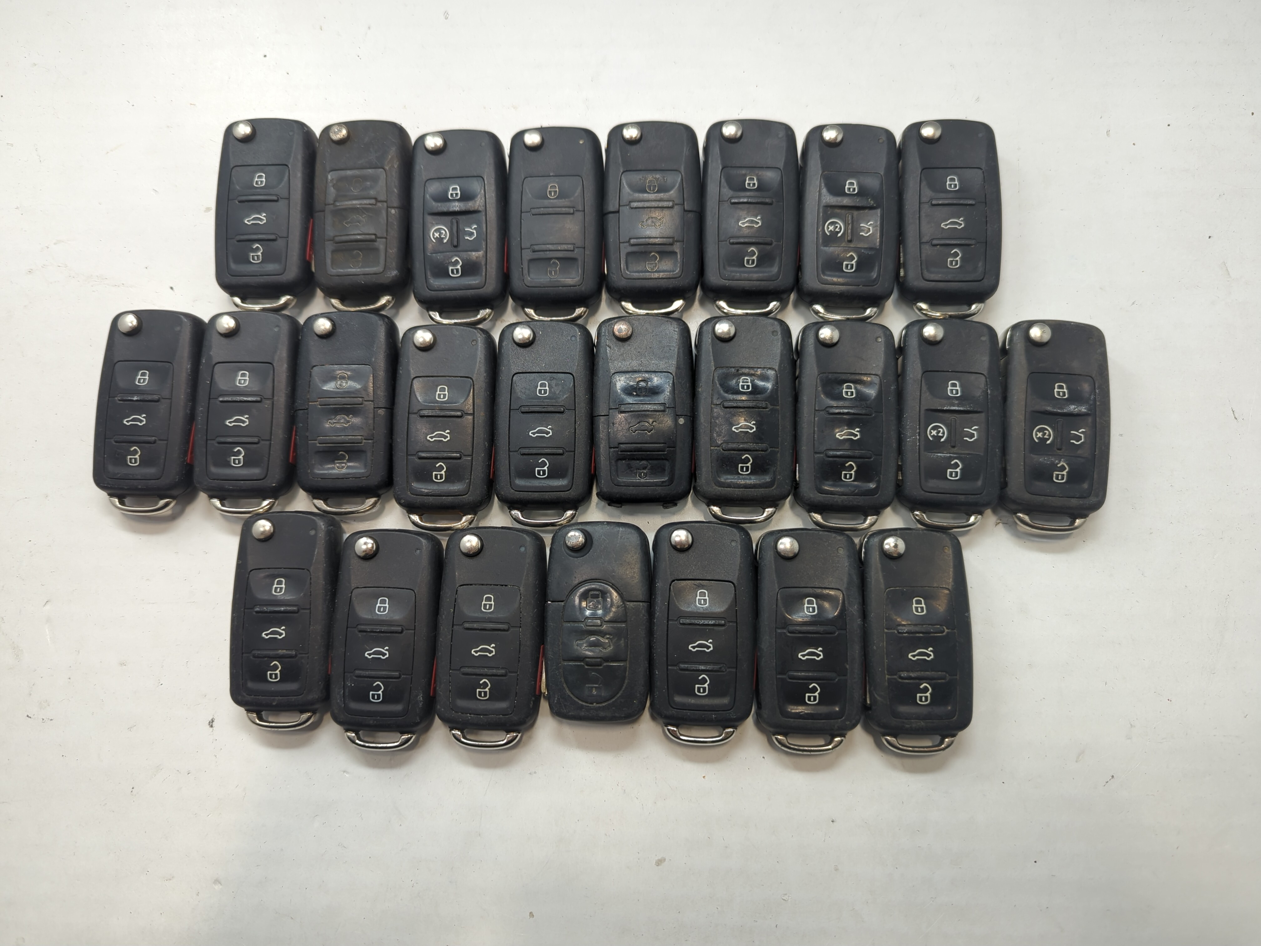 Lot of 25 Volkswagen Keyless Entry Remote Fob MIXED FCC IDS MIXED PART 759336 - Oemusedautoparts1.com