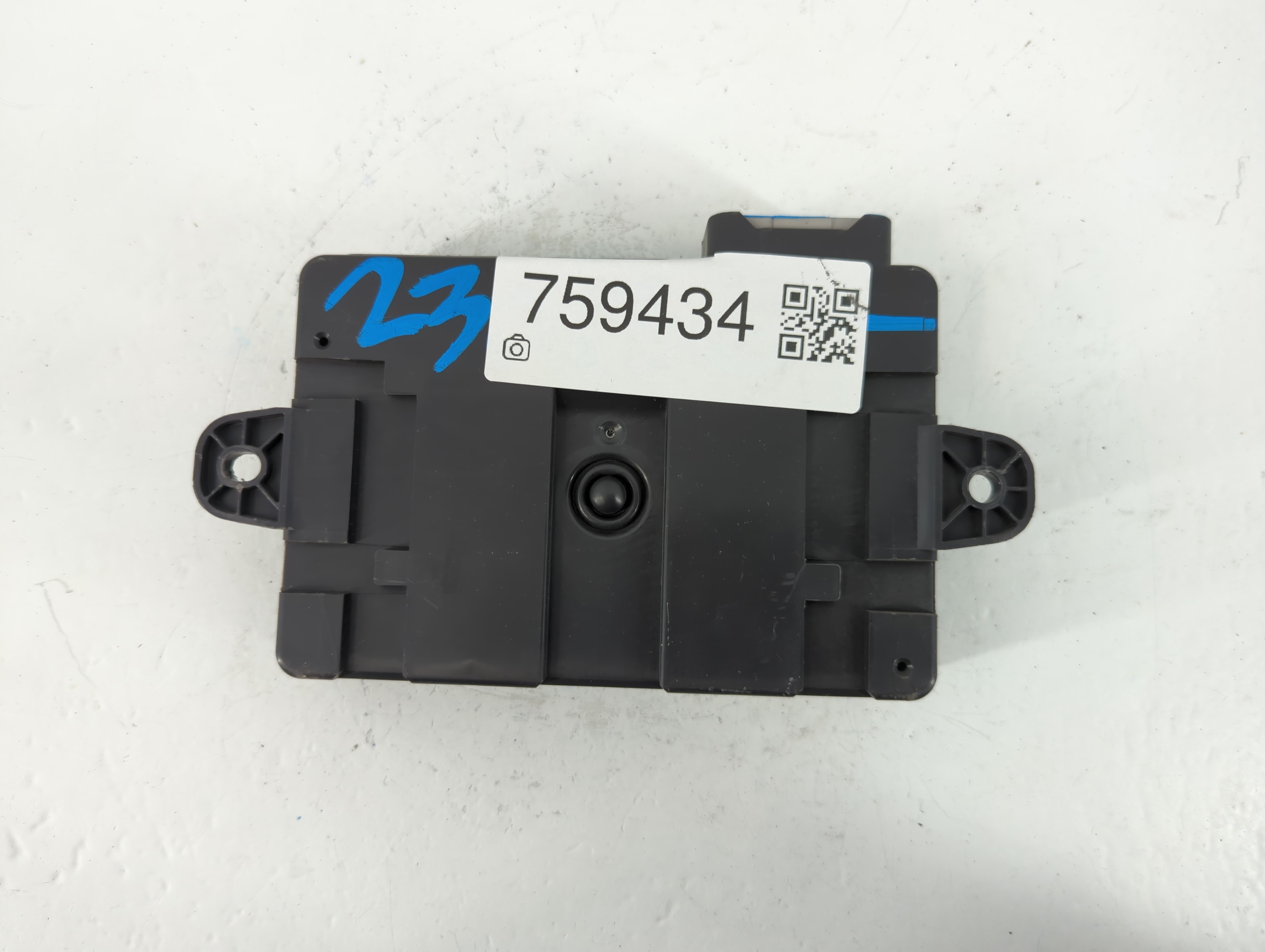 Picture of 2010-2019 Jaguar Xj Body Control Module Bcm Inner Cabin Fuse Box 759434