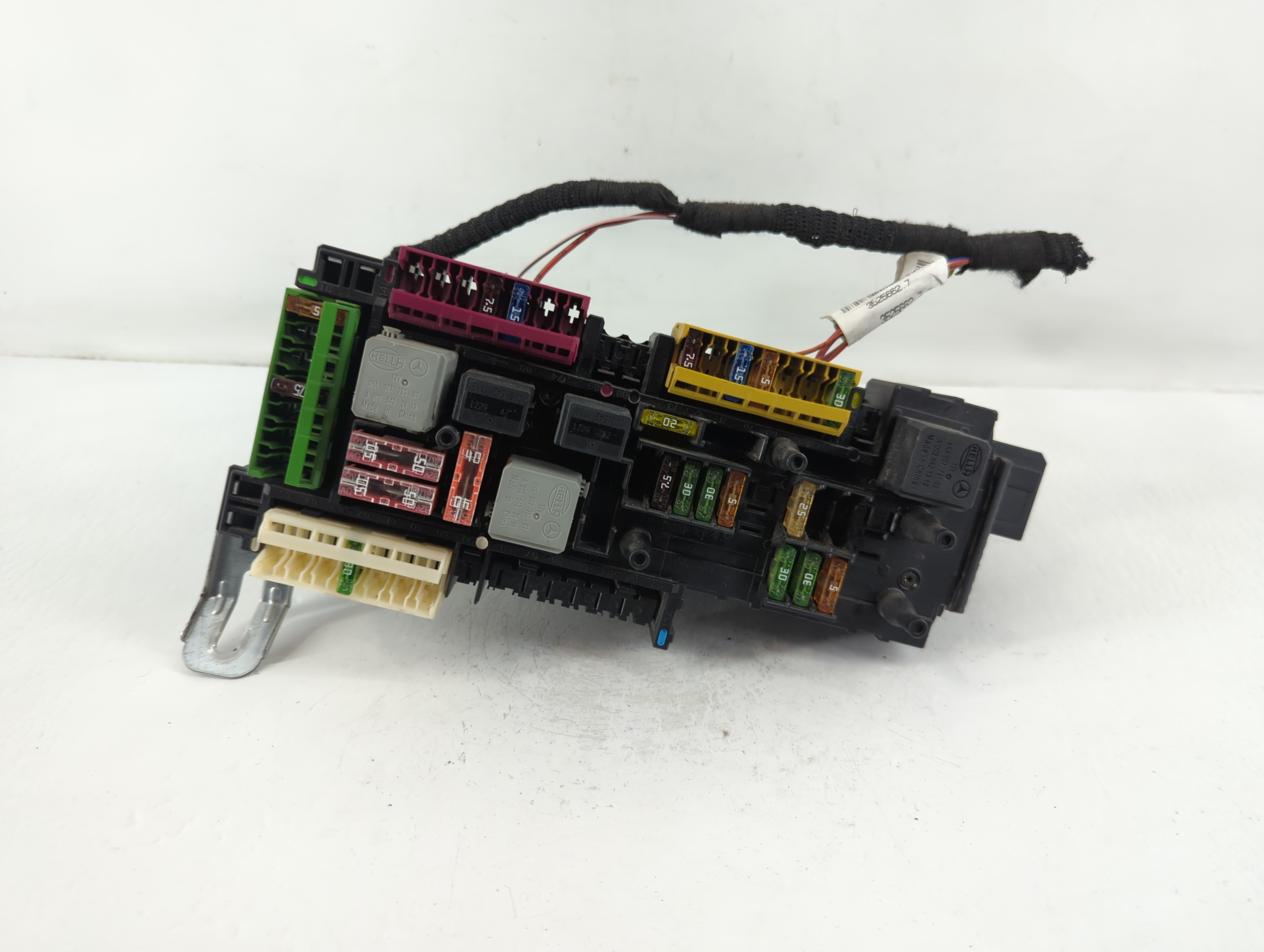 2011-2015 Mercedes-benz C250 Body Control Module Bcm Inner Cabin Fuse Box 759462 - Oemusedautoparts1.com