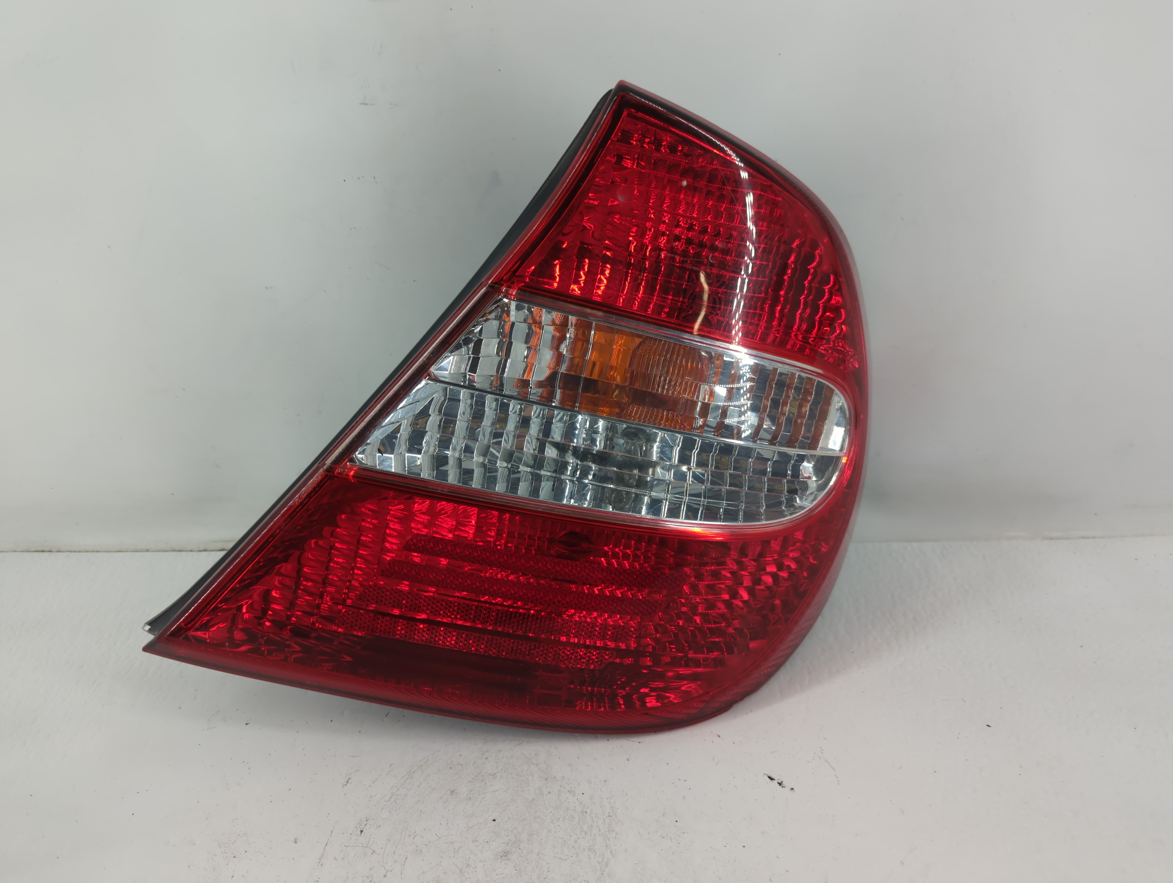 Picture of 2002-2004 Toyota Camry Passenger Right Side Tail Light Taillight Oem 759474