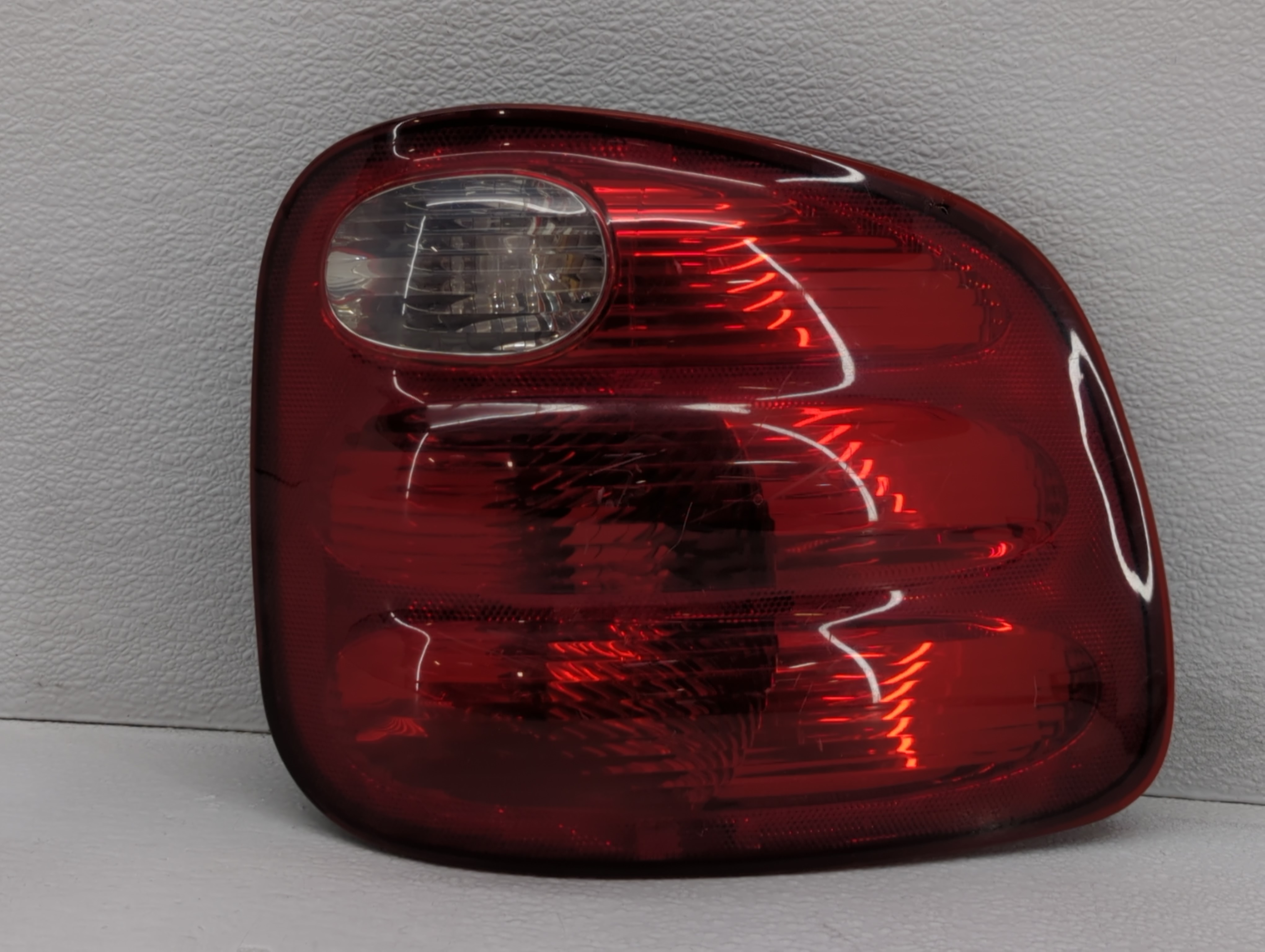 2000-2003 Ford F-150 Driver Left Side Tail Light Taillight Oem 759479 - Oemusedautoparts1.com