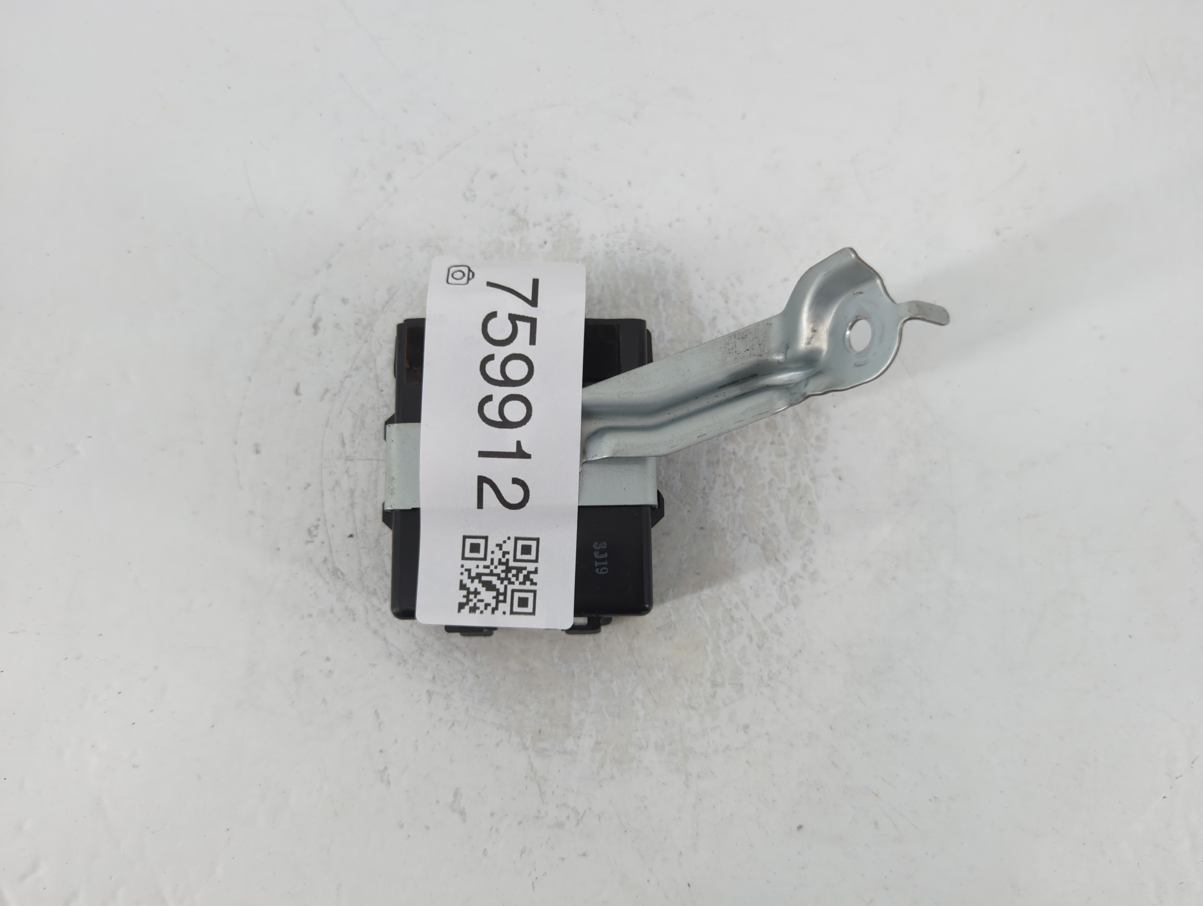Picture of 2006-2009 Toyota Prius Body Control Module Bcm Inner Cabin Fuse Box 759912