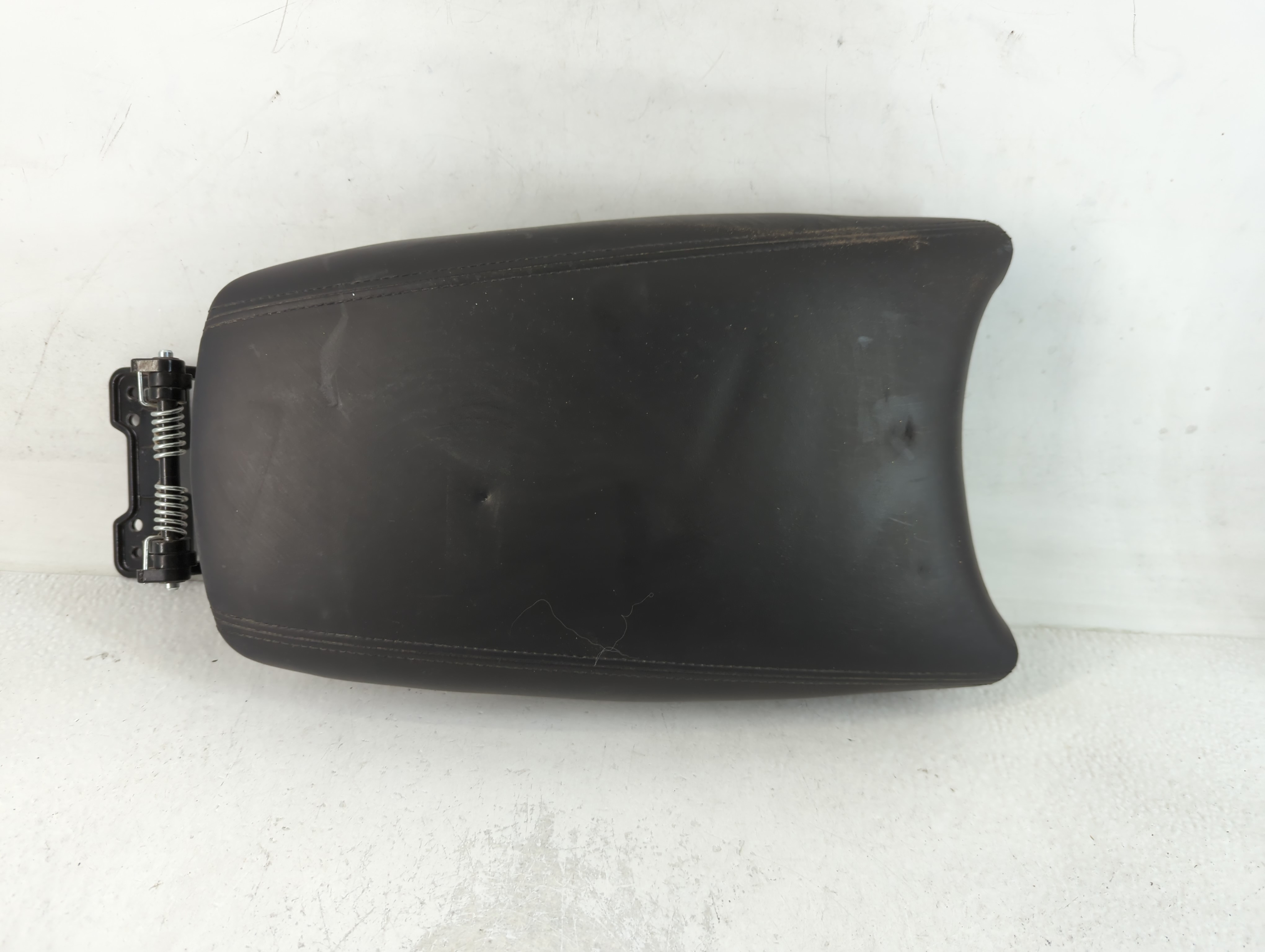 Picture of 2012 Hyundai Azera Center Console Armrest Cover Lid Black 760352